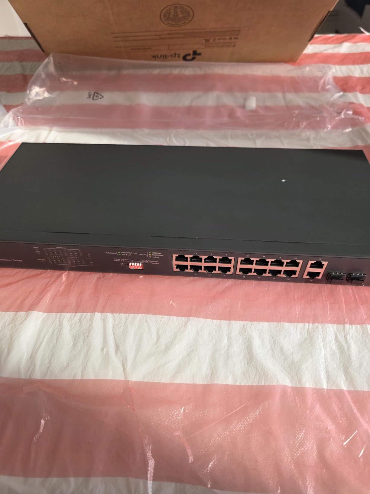 TP-Link TL-SG1218MP, 16 Port Gigabit PoE Switch | 16 PoE+ Ports 250W, w/ 2 Uplink Gigabit Ports + 2 Combo SFP Slots Plug & Play Sturdy Metal Rack-mountable customer photo 1