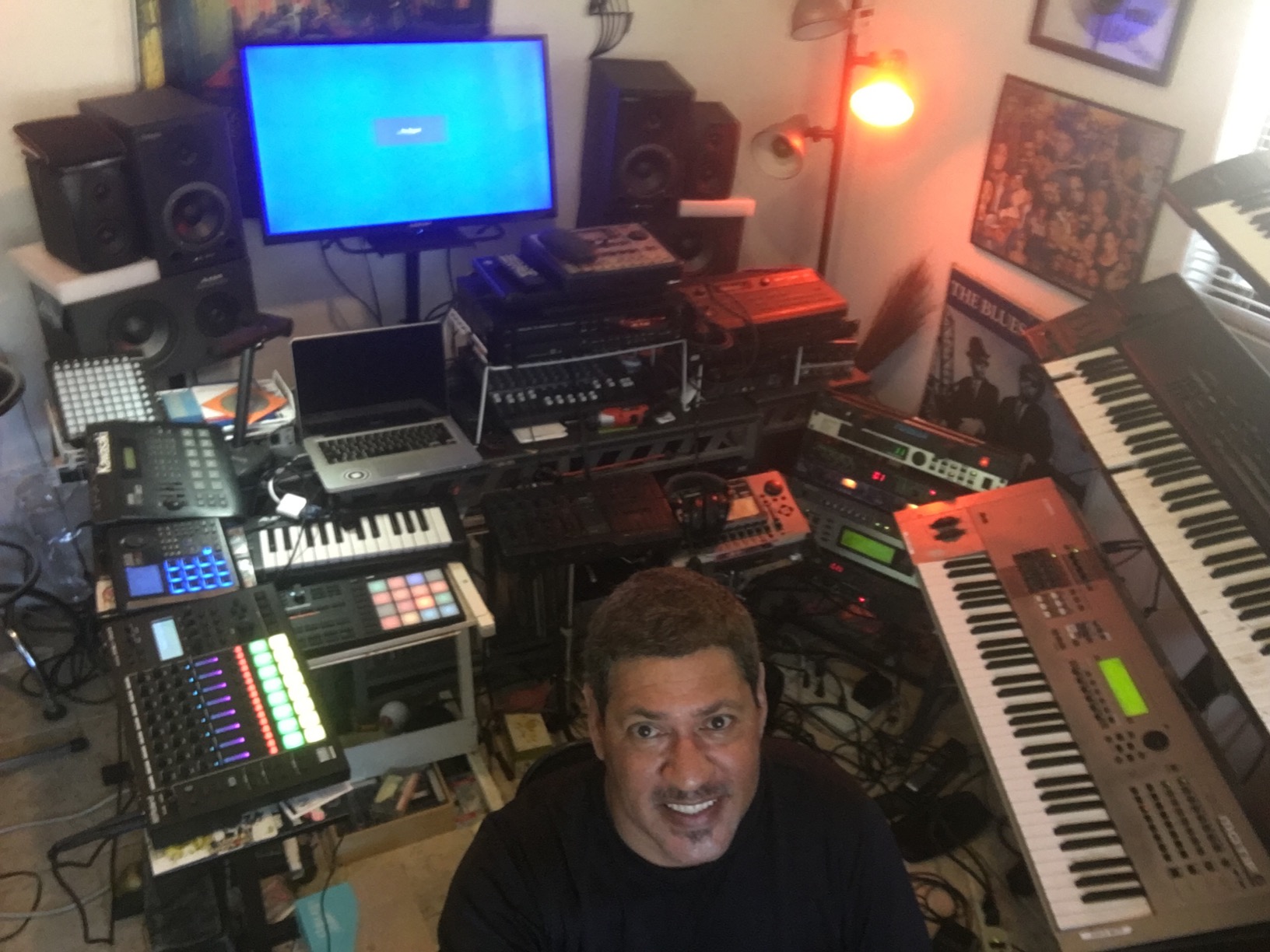 Zoom V3 Vocal Processor for Streaming & Live Performance | 16 voice-changing effects with XLR interface and USB connectivity customer photo 1