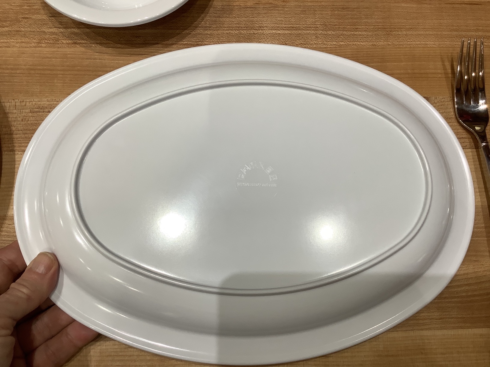 Amazon Basics Melamine Oval Serving Platter for Restaurants and Home, Dishwasher Safe, BPA Free, Break and Crack Resistant, Narrow Rim, 13