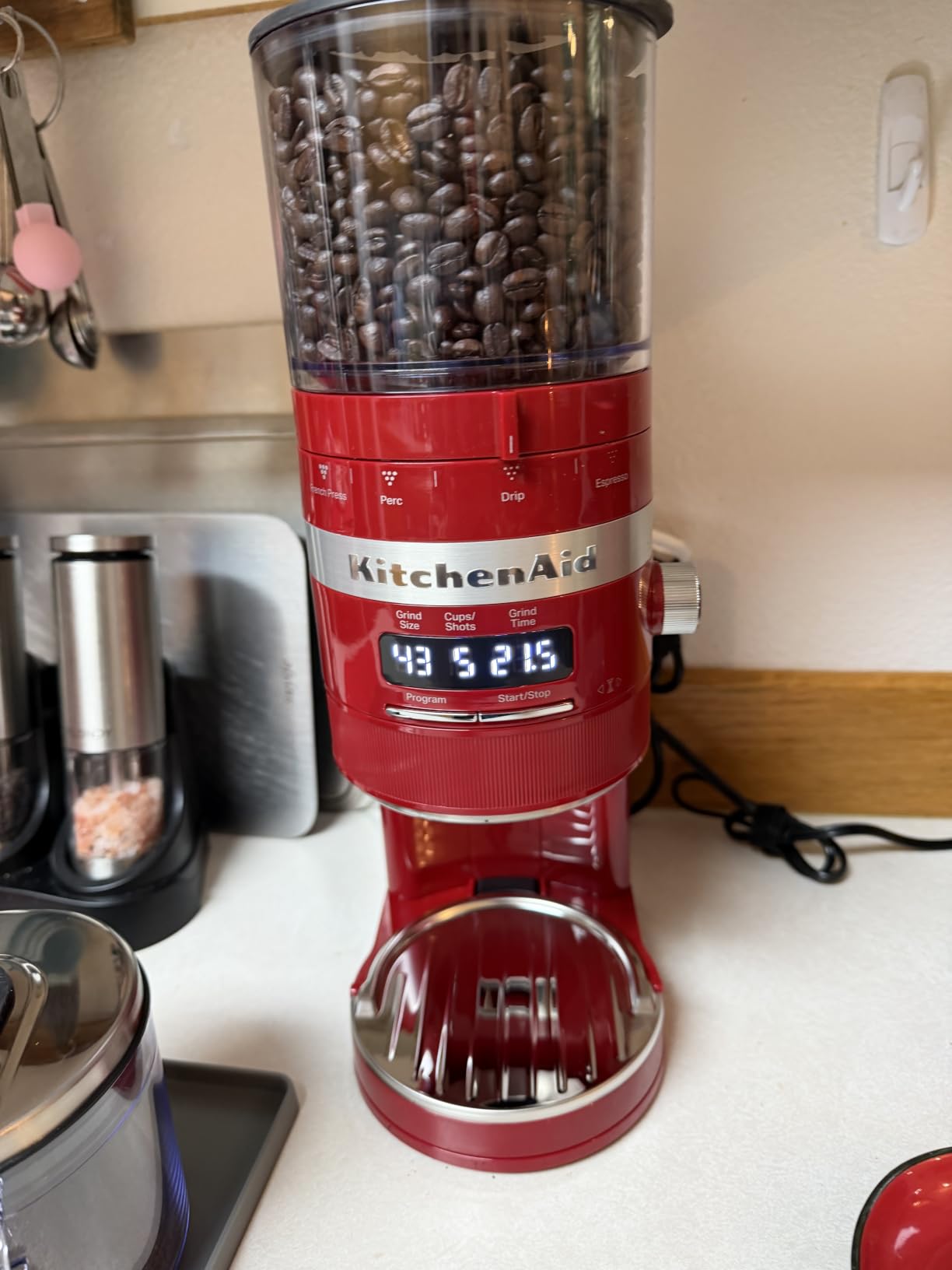 KitchenAid Burr Coffee Grinder, KCG8433, Onyx Black | Smart Dosing Technology for Ideal Grounds, 70 Grind Settings for All Brew Methods, Removable matte Hopper for Easy Cleaning customer photo 2
