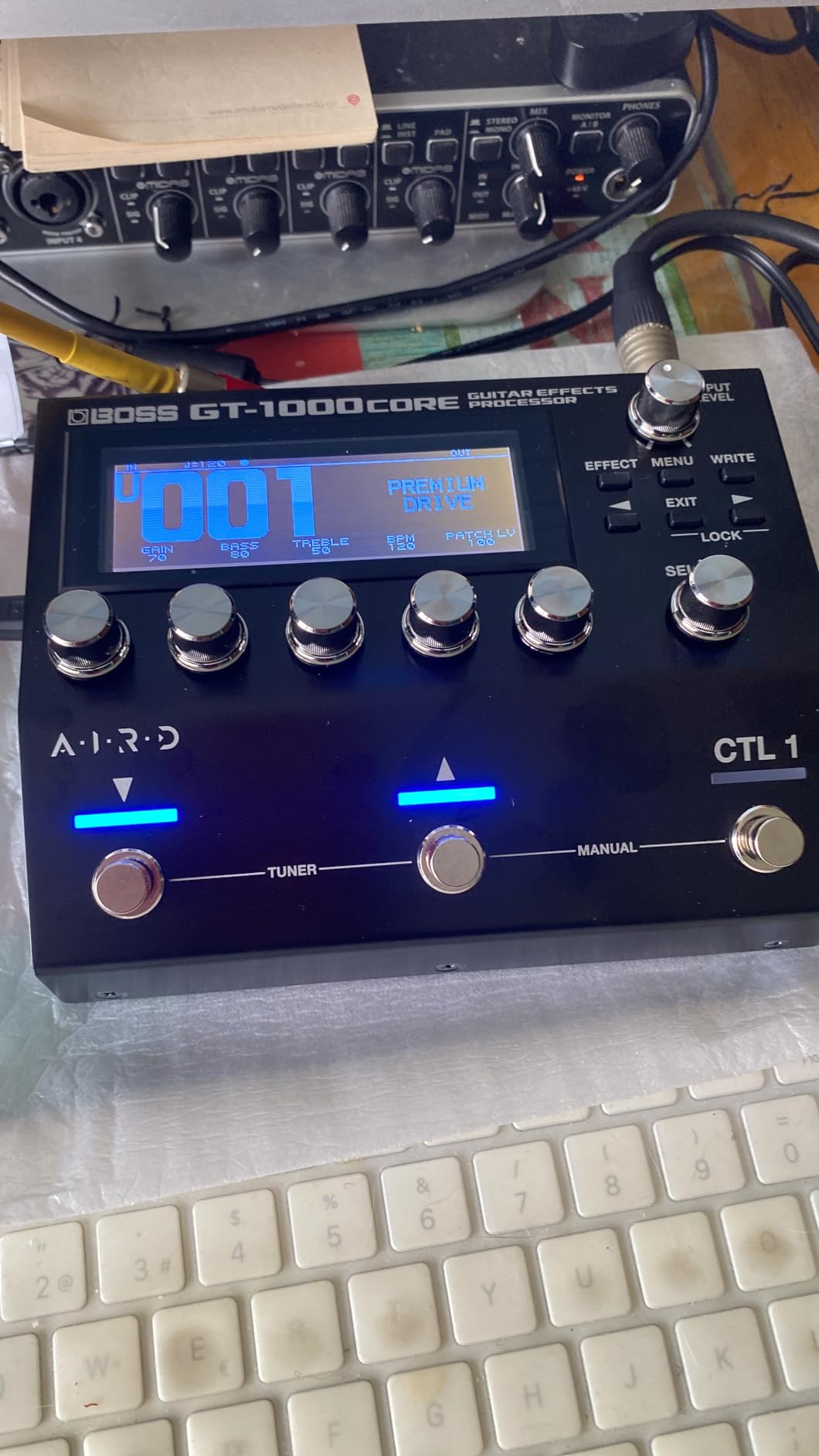 BOSS GT-1000CORE Guitar Effects Processor in a Compact Pedal | Unlimited Sound Creation | Unmatched Sound Quality with 32-Bit AD/DA | 32-Bit Floating-Point Processing | Cutting-Edge AIRD Technology customer photo 2