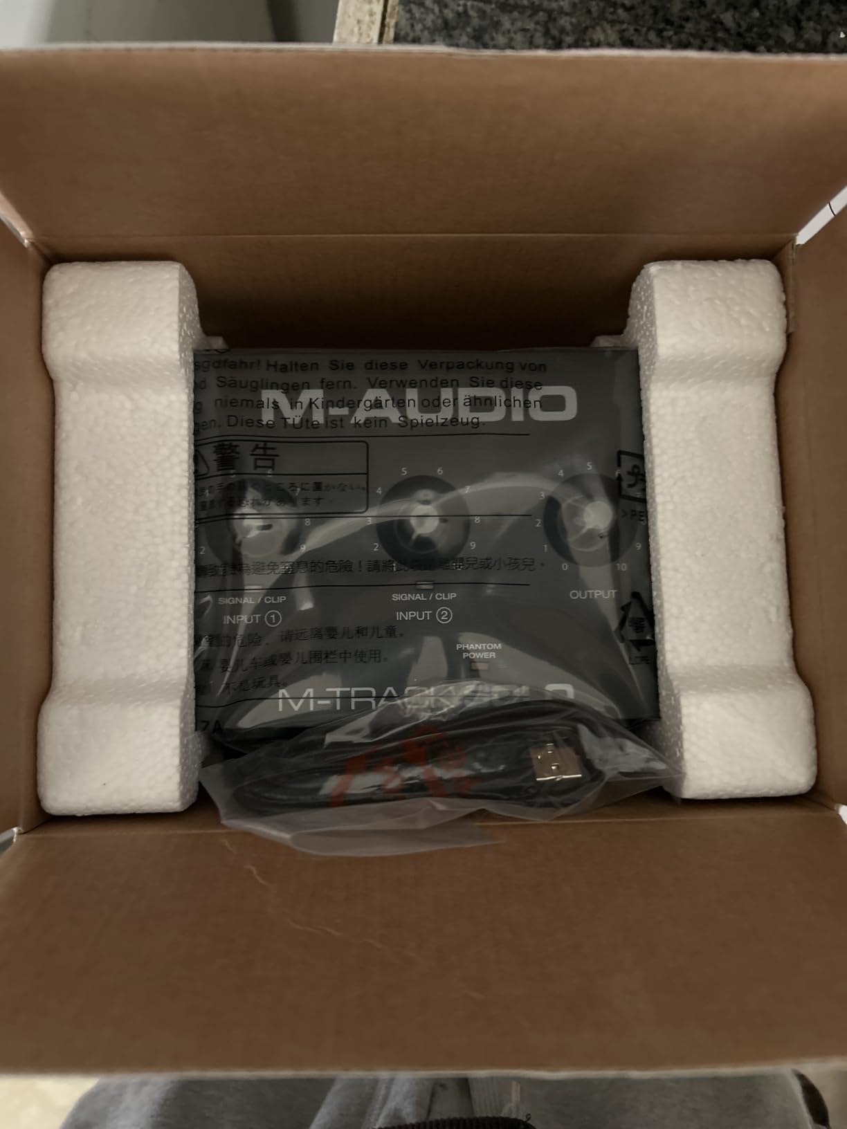 M-AUDIO M-Track Solo USB Audio Interface for Recording, Streaming and Podcasting with XLR, Line and DI Inputs customer photo 2