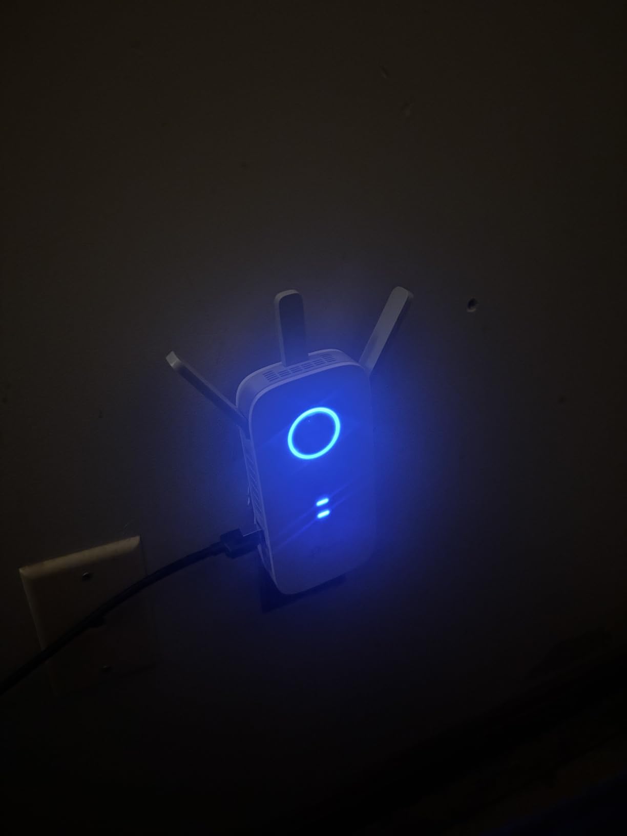 TP-Link AC1900 WiFi Range Extender RE550 | Dual-Band Wireless Repeater Amplifier w/Gigabit Ethernet Port | Up to 2200 Sq. Ft., 32 Devices | Internet Signal Booster | APP Setup | EasyMesh Compatible customer photo 2