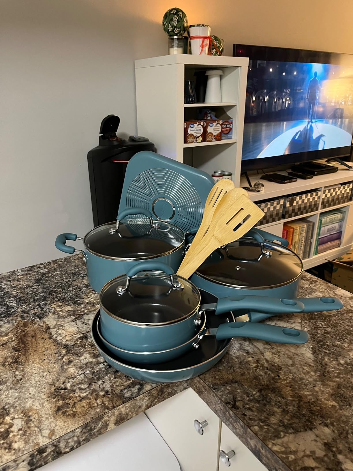 Goodful Ceramic Nonstick Pots and Pans Set, Premium Ceramic Coating Made without PFOA, PTFE or PFAS, Dishwasher Safe, 12-Piece, Turquoise customer photo 1