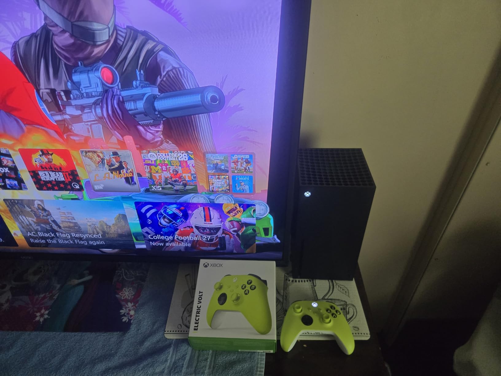 Xbox Wireless Gaming Controller - Electric Volt customer photo 1
