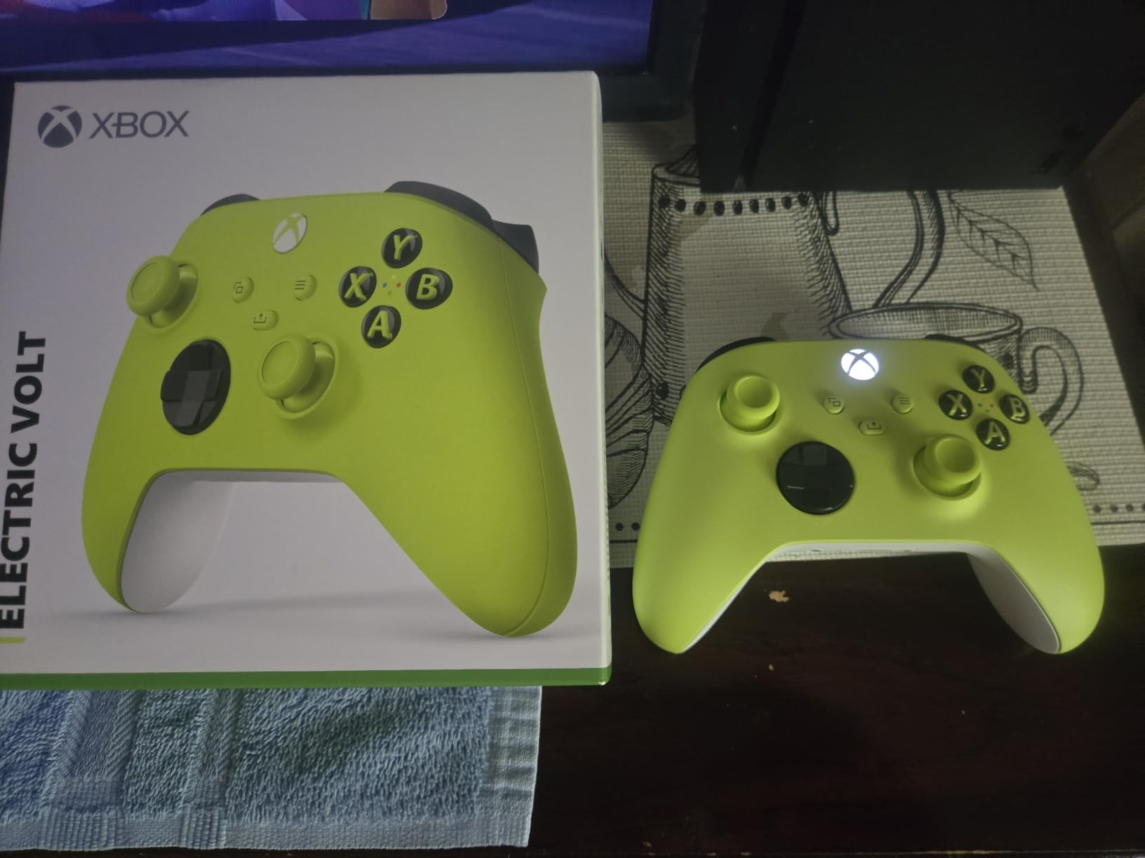 Xbox Wireless Gaming Controller - Electric Volt customer photo 2