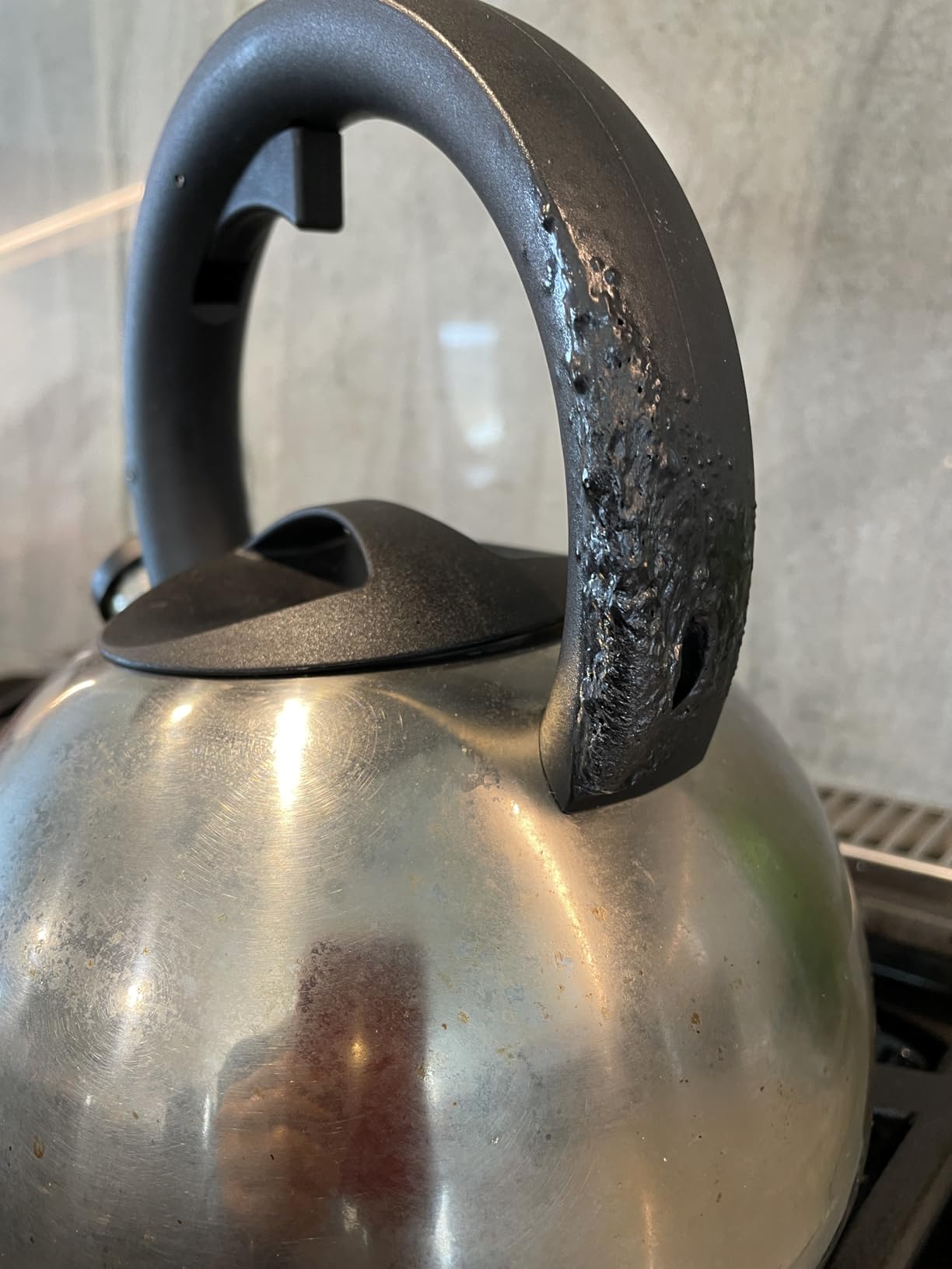 Farberware Stainless Steel Whistling Tea Kettle for Stovetop, 2.3-Quart, Egg Shaped Design, Induction Compatible Base for Gas, Electric Or Induction Stovetops, Silver customer photo 1