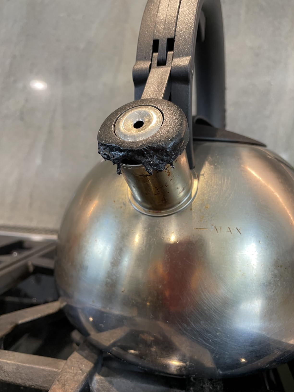 Farberware Stainless Steel Whistling Tea Kettle for Stovetop, 2.3-Quart, Egg Shaped Design, Induction Compatible Base for Gas, Electric Or Induction Stovetops, Silver customer photo 2