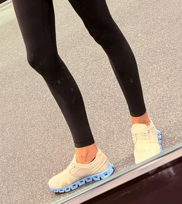 On Women's Cloud 5 Sneakers customer photo 2