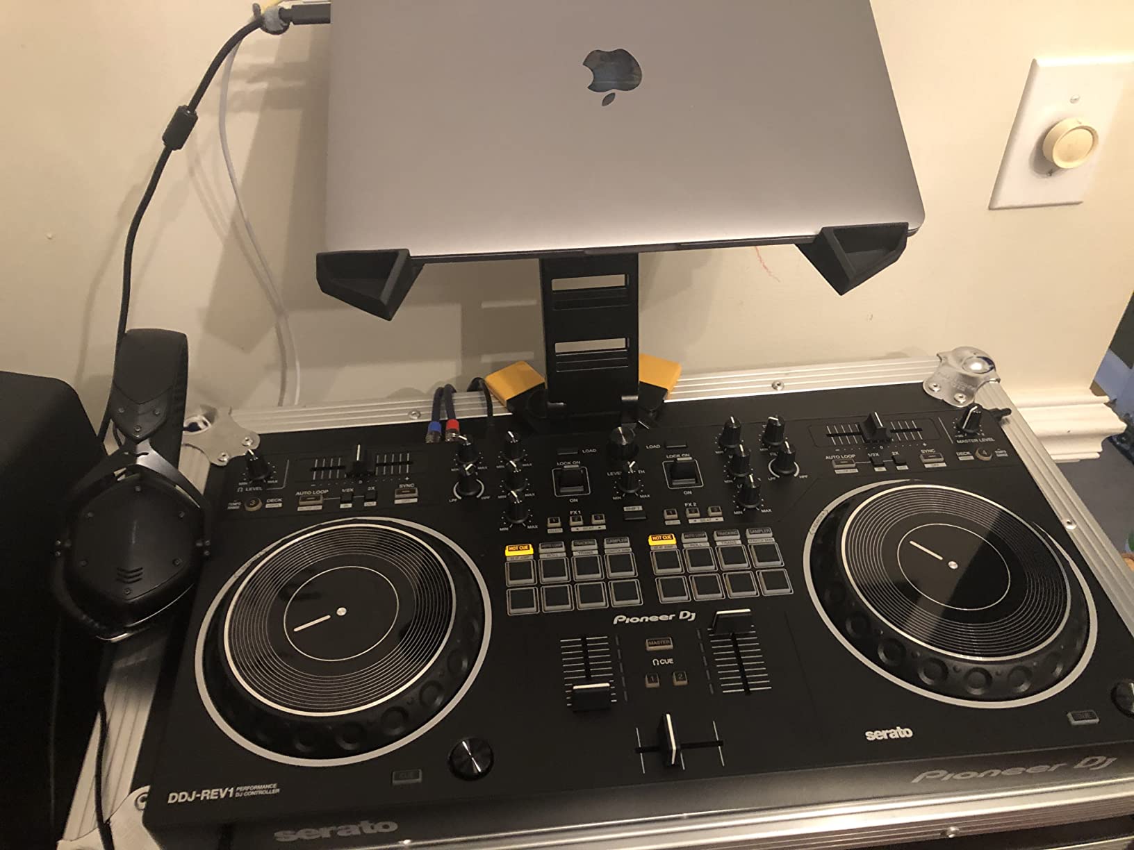 Pioneer DJ DDJ-REV1 2-deck Serato DJ Controller, Black customer photo 2