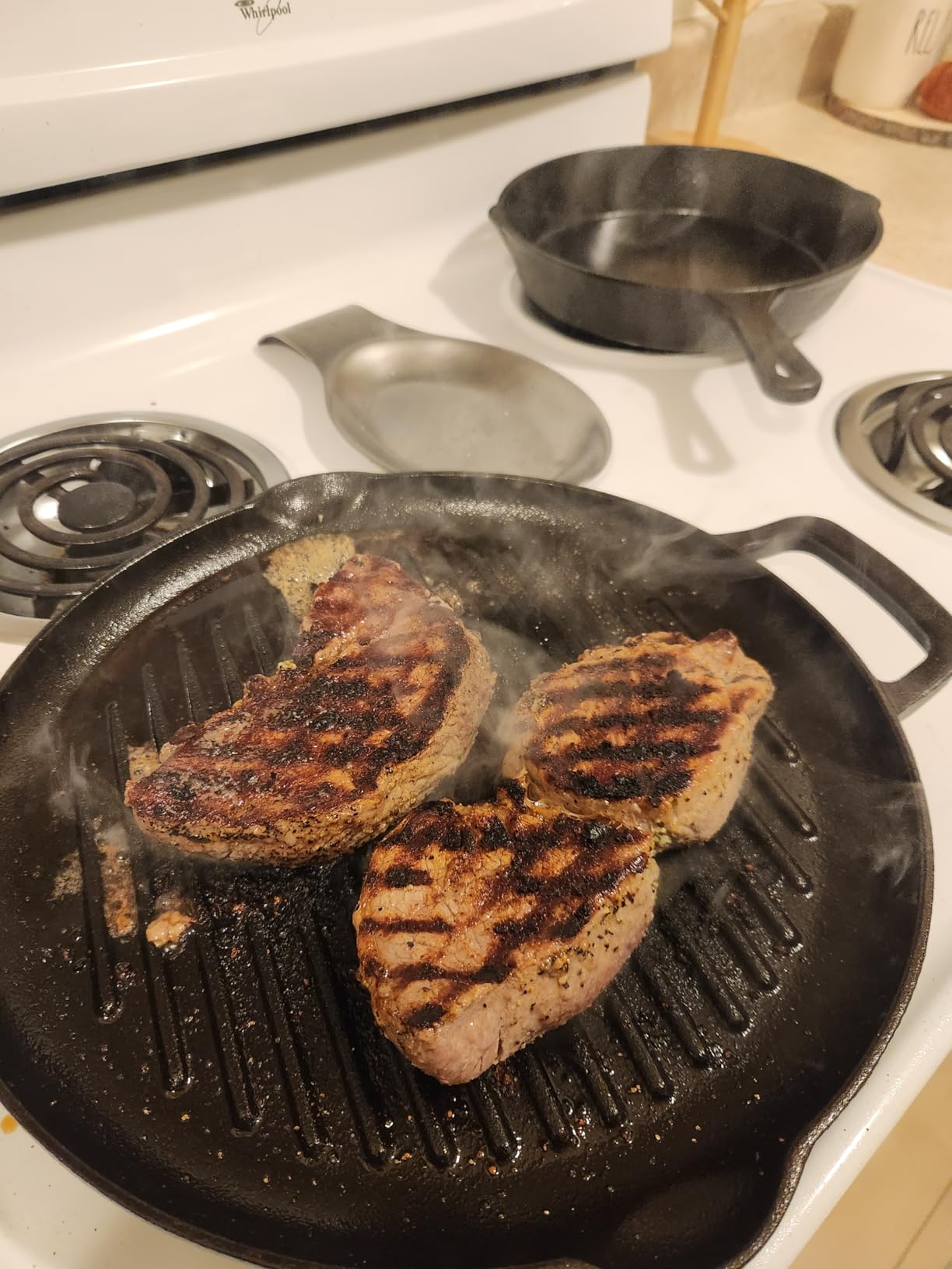 Cast Iron Grill Pan, 12.6 inch Griddle Pan with Dual Handles, Pre-Seasoned Heavy-Duty Cast Iron Skillet for Stovetop, Oven, Indoor & Outdoor BBQ Use customer photo 2