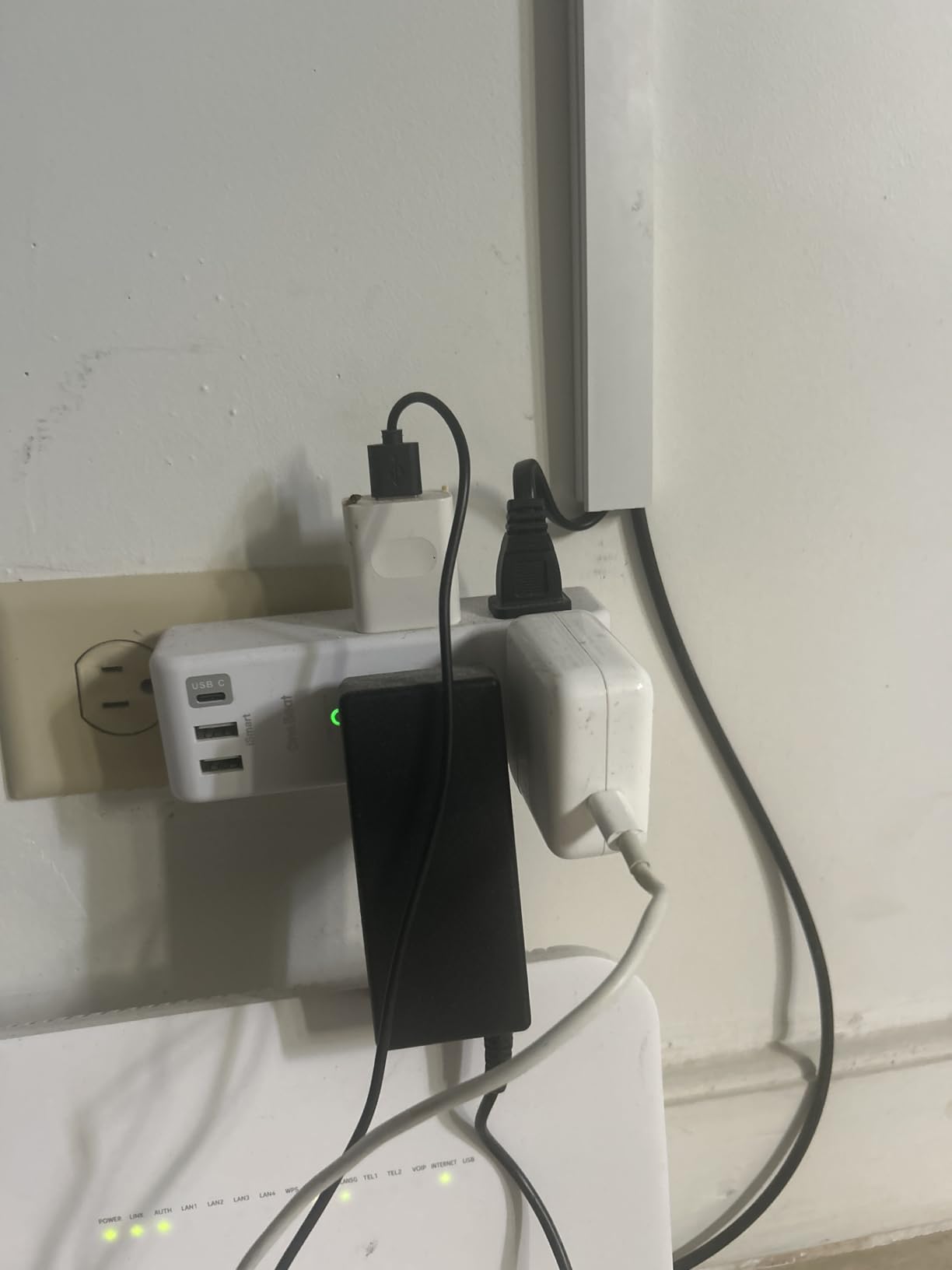 Surge Protector Outlet Extender - with Rotating Plug, 6 AC Multi Plug Outlet with 4 USB Ports (2 USB C), 1800J Wall Charger, 3-Sided Power Strip with Spaced Outlet Splitter for Home, Office, Travel customer photo 2
