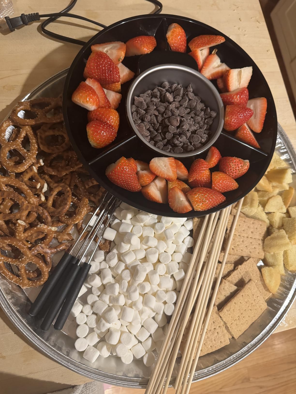 Kusini Electric Fondue Pot Set - Chocolate Fondue Kit - Temperature Control, Detachable Serving Trays, & 4 Roasting Forks - Gift Set & Date Night Idea customer photo 2