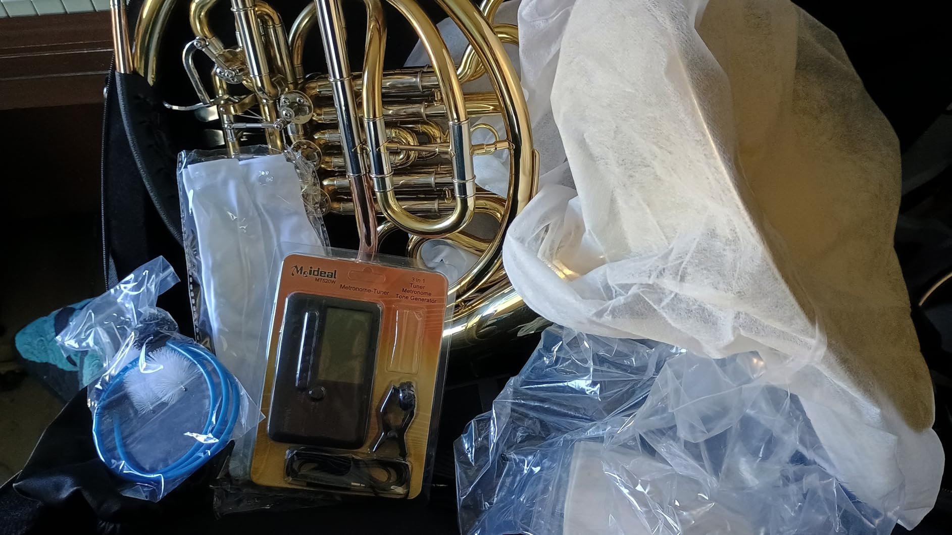 Double French Horn (Fb/Bb) 4 Keys Gold Lacquer - Intermediate Brass Instrument with Case, Mouthpiece and Cleaning Kit customer photo 1