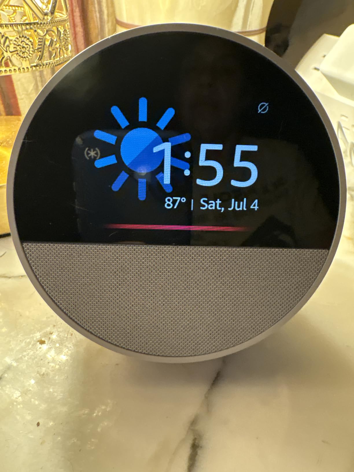 Amazon Echo Spot (newest model), Great for nightstands, offices and kitchens, Smart alarm clock, Designed for Alexa+, Glacier White customer photo 1