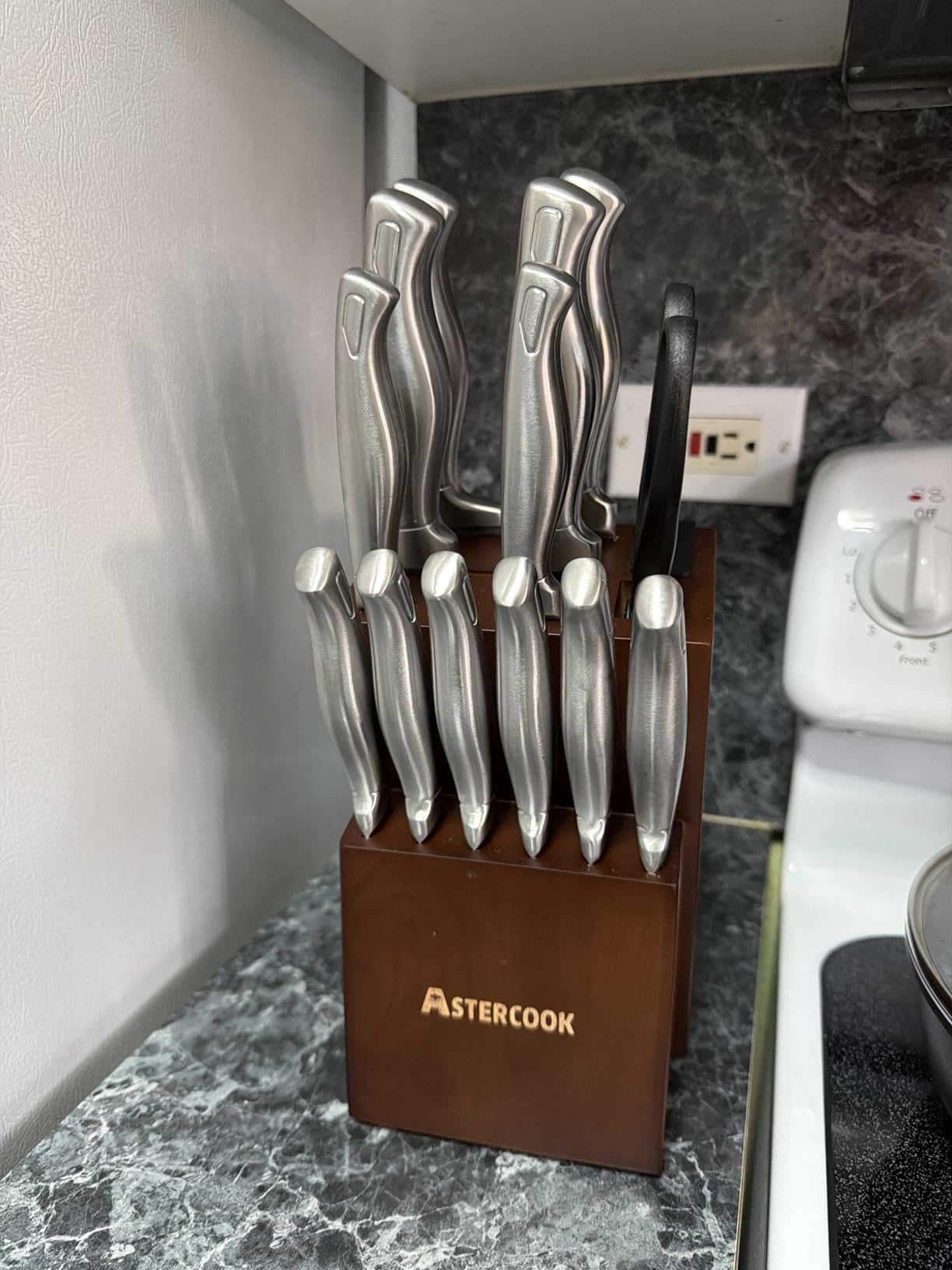 Astercook Knife Set, 15-Piece Kitchen Knife Set with Block, Built-in Knife Sharpener, German Stainless Steel Knife Block Set, Dishwasher Safe Kitchen Utensils Set customer photo 1