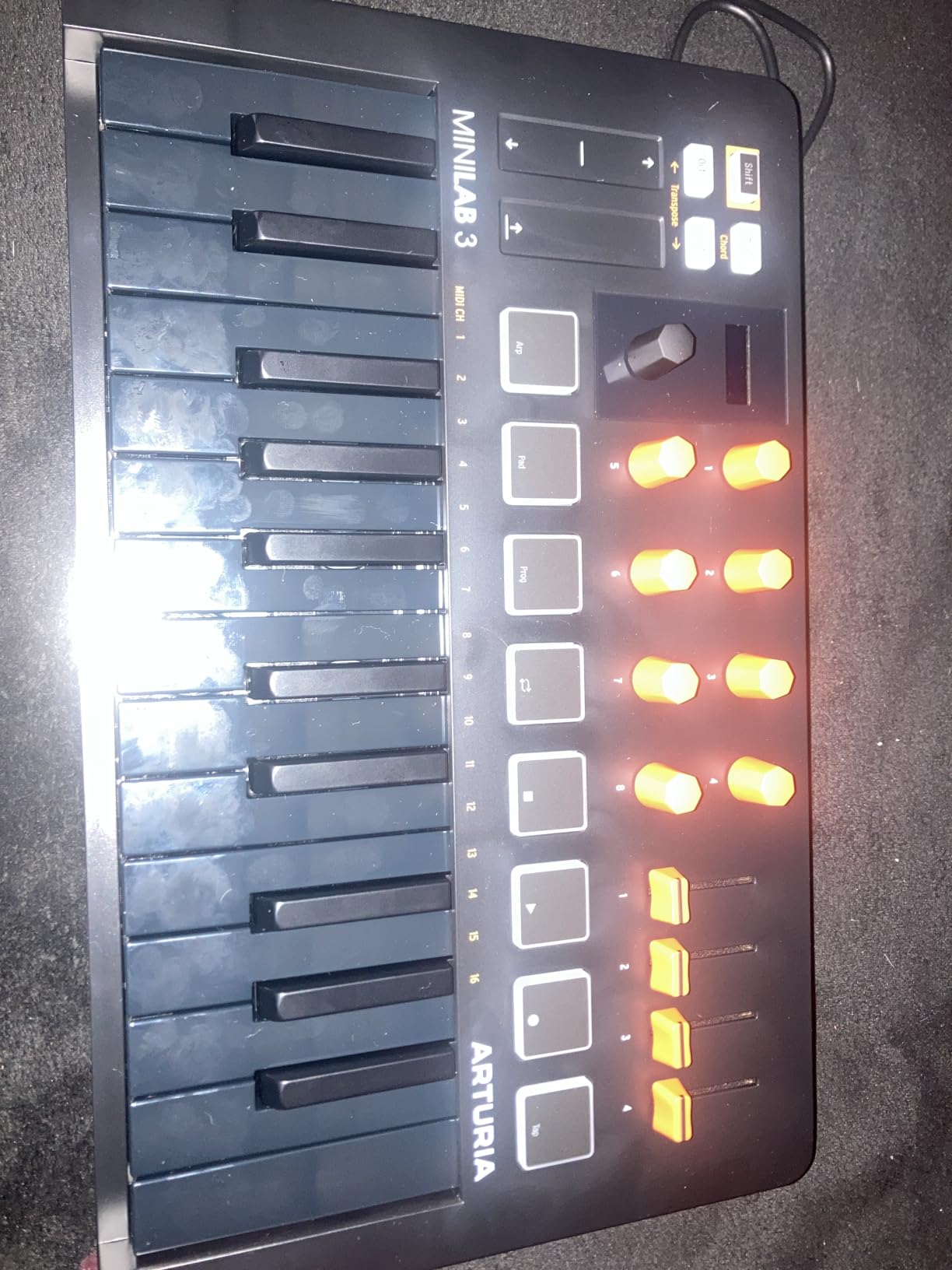 Arturia MiniLab 3 - Universal MIDI Controller for Music Production, with All-in-One Software Package - 25 Keys, 8 Multi-Color Pads - White | 25 Velocity-Sensitive Slim Keys, 8 Rgb Velocity and Pressure Pads, 8 Encoders, 4 Faders, USB-C and Midi Out customer photo 2
