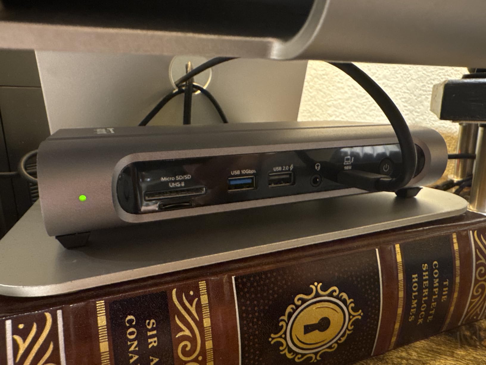 Plugable 16-in-1 Thunderbolt 4 Dock - Dual 4K Monitors for M4/M5 MacBook Air/Pro, 100W Charging, 2X HDMI, 2X DisplayPort, 2.5G Ethernet customer photo 1