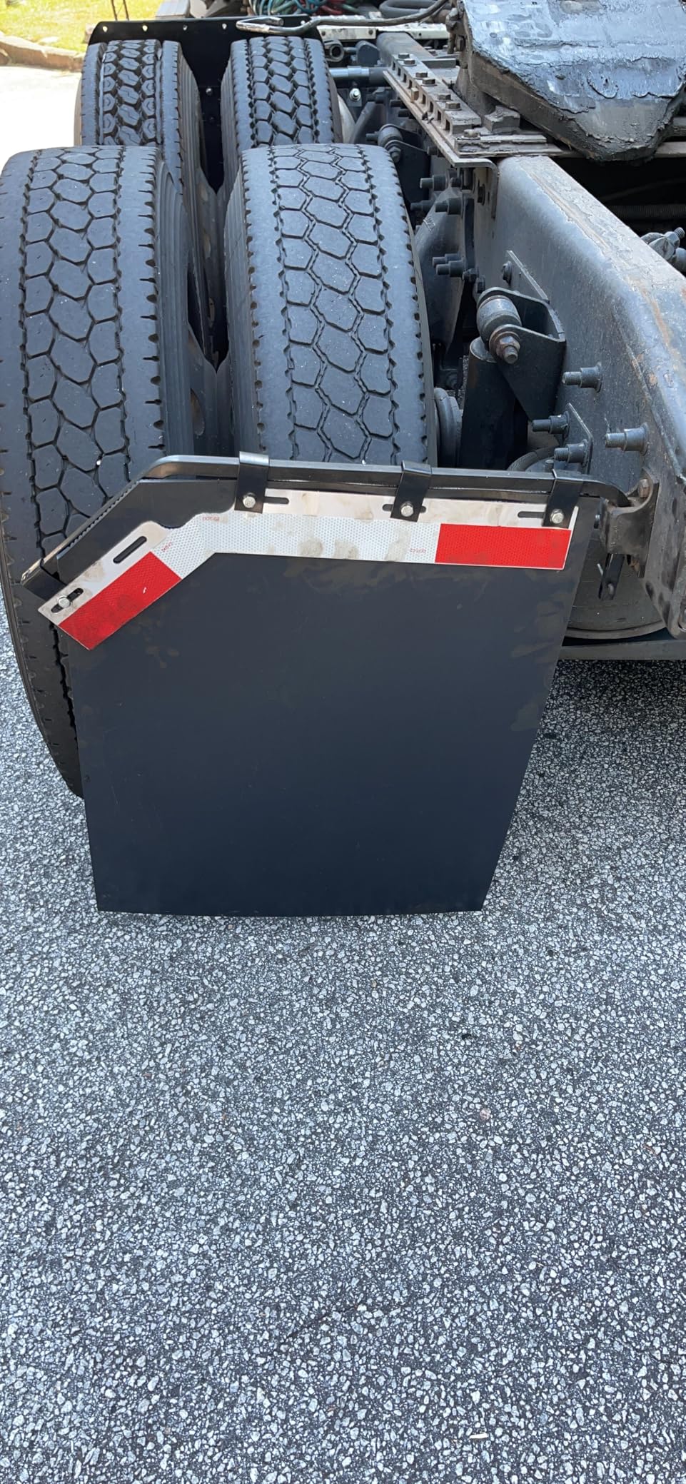 2 PCS Black Straight Bar Mud Flap Hanger Bracket Complete Kit & Aluminum Mud Flap Reflector Fender Reflective Tape Fit for Semi Trucks Trucks, Trailers, RVs and More customer photo 1