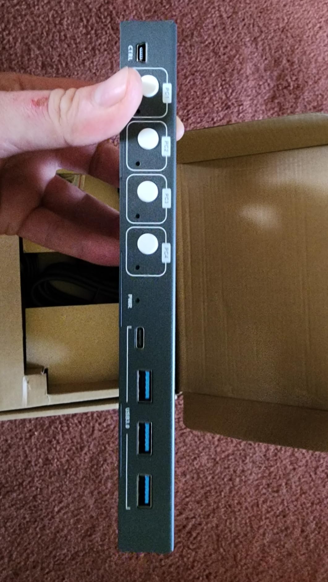 USB3.0 KVM Switch HDMI 4K@60Hz for 4 Computers Share 1 Monitor, KVM Switch 4 Port with 3 USB 3.0 Ports Share Keyboard Mouse customer photo 1