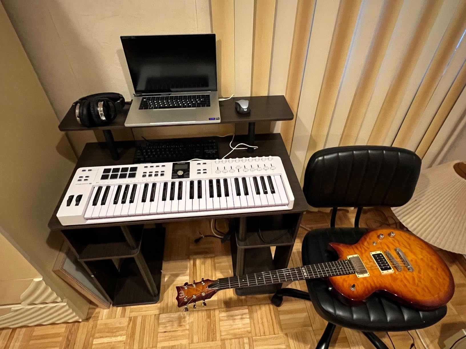 Arturia KeyLab Essential mk3 - 49 Key USB MIDI Keyboard Controller with Analog Lab V Software Included | 49 Velocity-Sensitive Keys with Aftertouch, 9 Encoders, 9 Faders, 8 Pads, USB-C and Midi Din, Analog Lab V Included customer photo 1