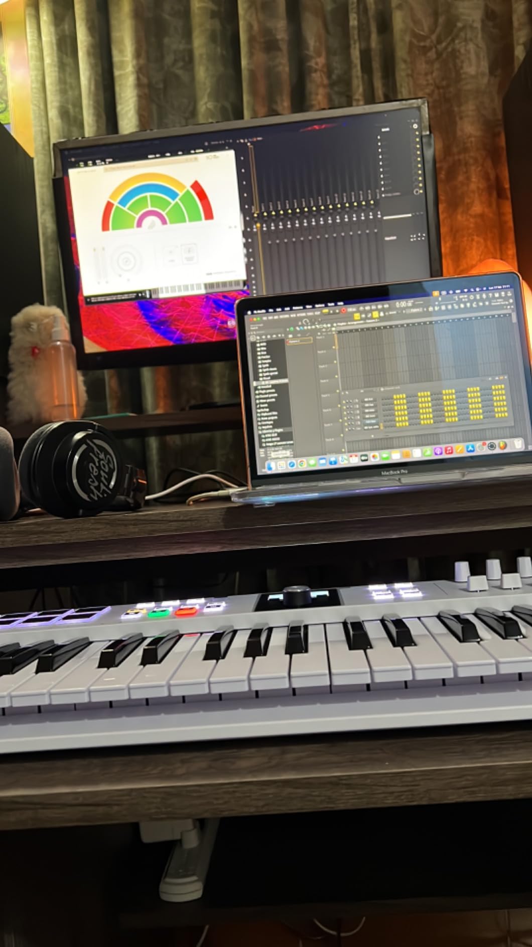 Arturia KeyLab Essential mk3 - 49 Key USB MIDI Keyboard Controller with Analog Lab V Software Included | 49 Velocity-Sensitive Keys with Aftertouch, 9 Encoders, 9 Faders, 8 Pads, USB-C and Midi Din, Analog Lab V Included customer photo 2
