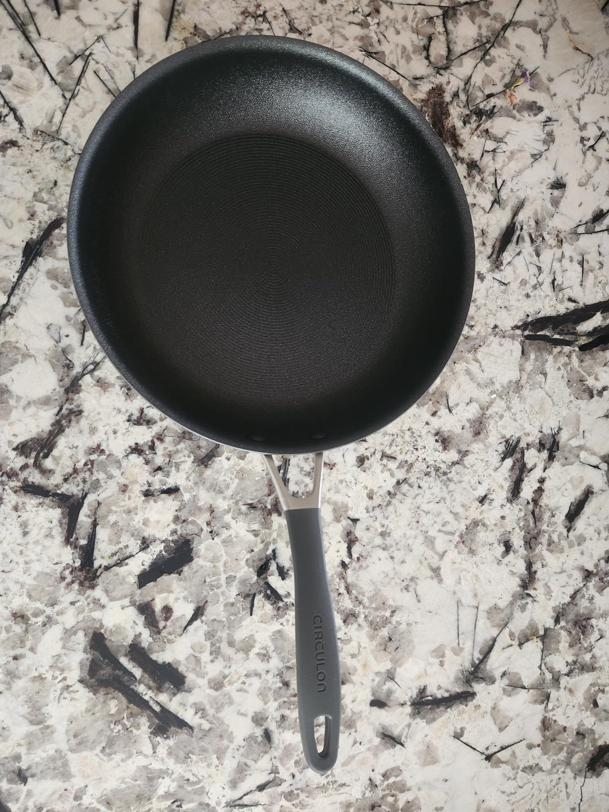 Circulon A1 Series with ScratchDefense Nonstick Induction Cookware, Large Saute Pan with Lid, Nonstick Pan, 5-Quart, Graphite customer photo 1