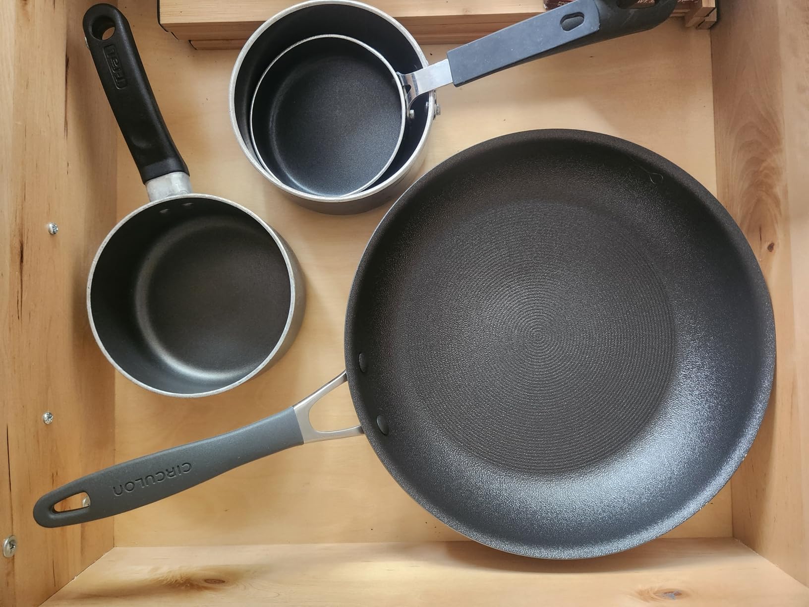 Circulon A1 Series with ScratchDefense Nonstick Induction Cookware, Large Saute Pan with Lid, Nonstick Pan, 5-Quart, Graphite customer photo 2