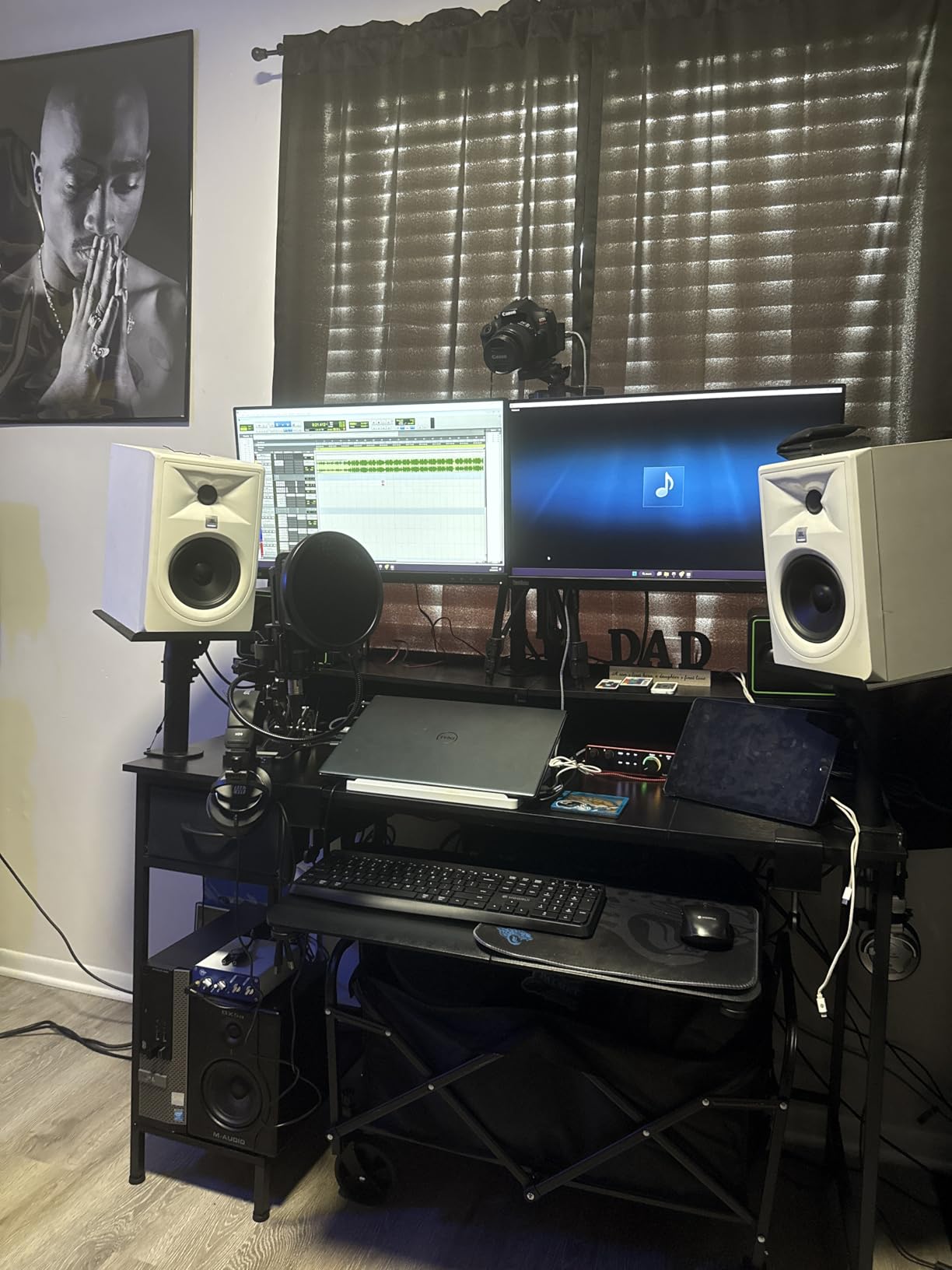 Focusrite Scarlett 2i2 4th Gen USB Audio Interface for Recording, Songwriting, Streaming and Podcasting customer photo 1