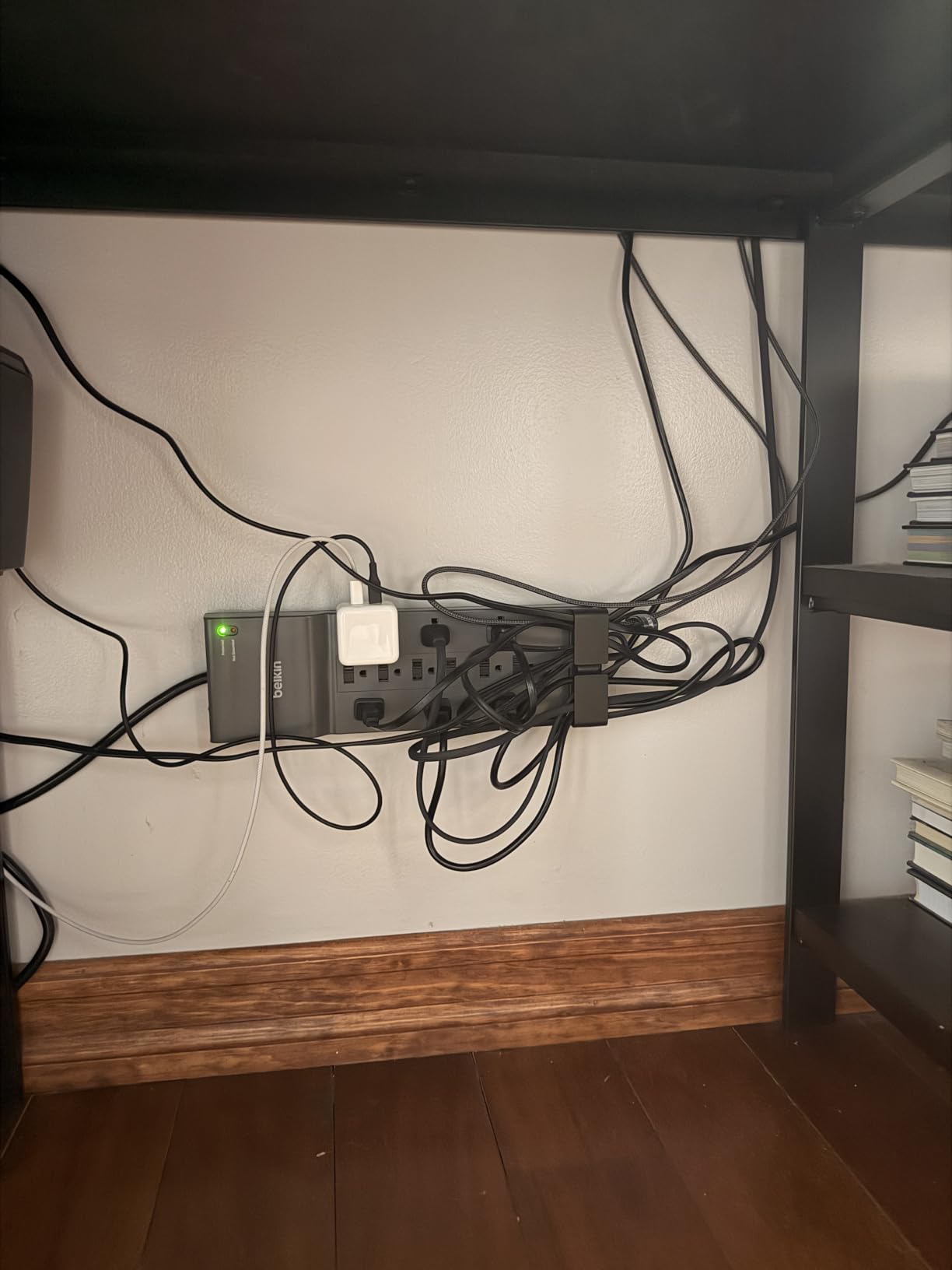 Belkin 12-Outlet Surge Protector Power Strip w/ 12 AC Outlets & 8ft Flat Plug, UL-Listed Heavy-Duty Extension Cord for Home, Office, Travel, Computer, Laptop, Charger - 3,780 Joules of Protection customer photo 1