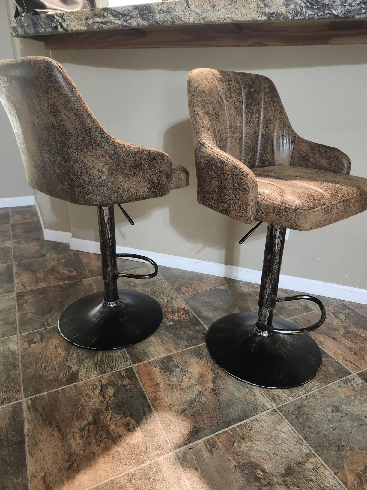 VECELO Bar Stools Set of 2, Adjustable Bar Stools Counter Height Barstools with Back and Arm, Swivel Bar Chair Stools for Kitchen Counter Island Cafe Dining Room, Industrial Style, Dark Brown customer photo 1