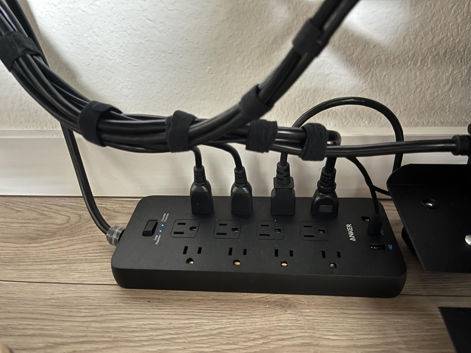 Anker Power Strip with 2100J Surge Protector, Outlet Extender, 20W, 12 AC | Extension Cord with Multiple Outlets, 1 USB C, 2 USB A, Home Office, Dorm Room Essentials, TUV Listed customer photo 2