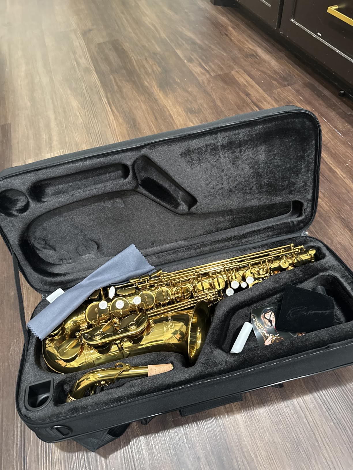 BetterSax Classic Alto Saxophone - Professional-Grade Instrument with Dark Gold Lacquer Finish - Complete Kit for Beginners and Pros - Includes Mouthpiece, Neckstrap, and Durable Case customer photo 1