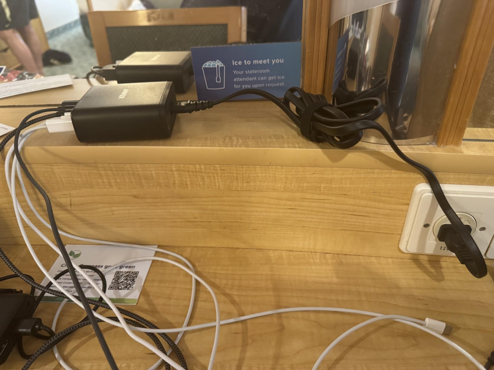 Anker Desktop Charger, Fast Charging USB C Charger with 112W Max 6-Port Desk Accessories for Home Office, Campatible with Multiple Devices, iPhone, iPad, MacBook, Galaxy and More (Cable Not Included) customer photo 1