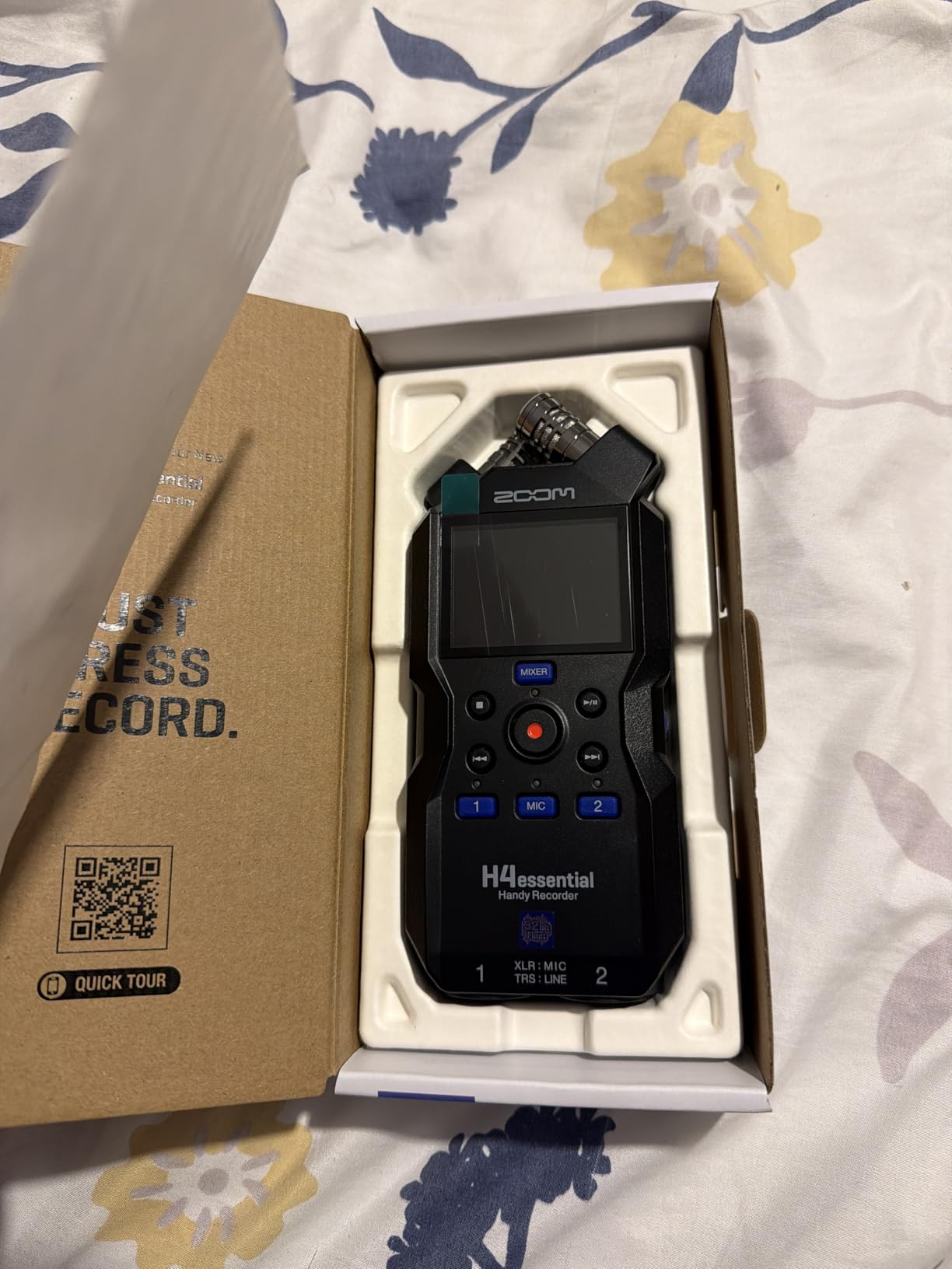 Zoom H4 Essential Handheld Recorder for Musicians, Podcasters & Filmmakers | Clip-Free Audio with 32-Bit Float, 4 Tracks, Stereo Mics, 2 XLR/TRS Inputs, USB Audio Interface customer photo 2