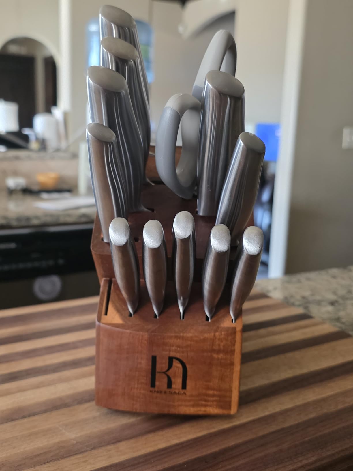 KnifeSaga 14 Pcs Knife Block Set, Premium, Razor Sharp, Japanese Steel, Acacia Wood Block customer photo 2