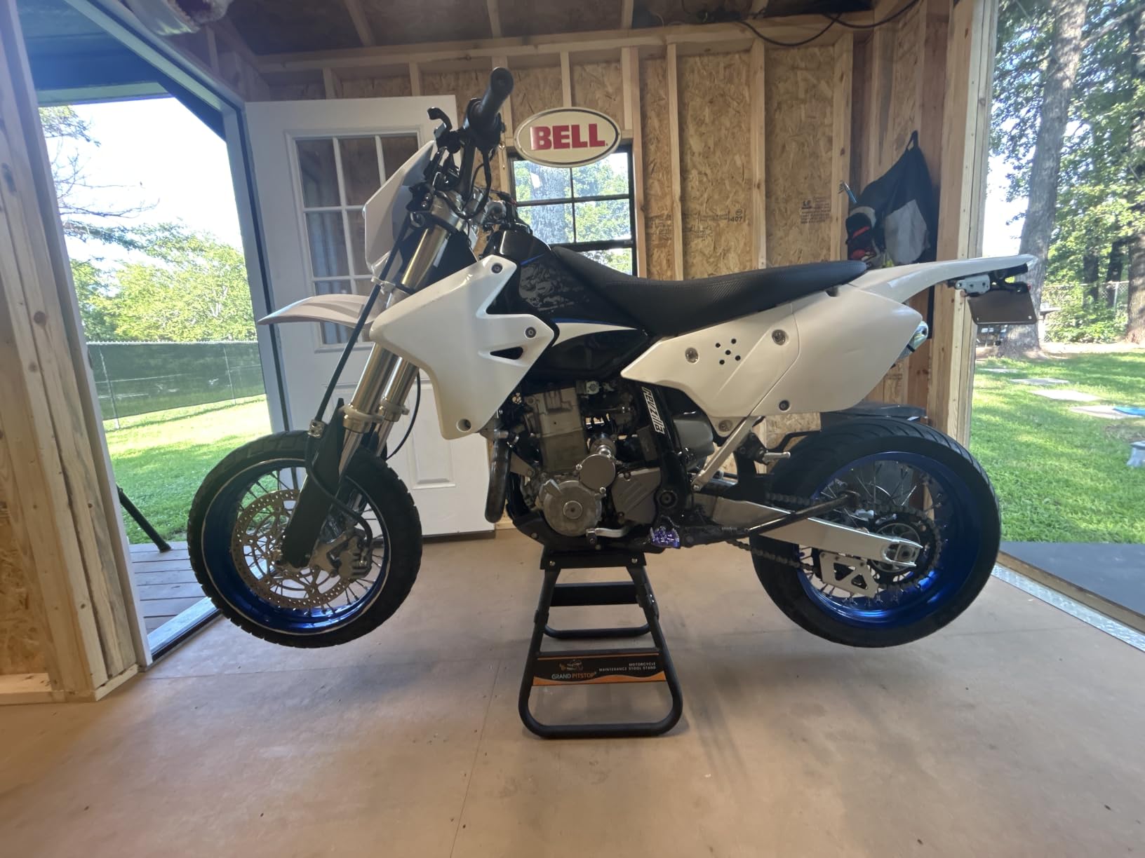 GRAND PITSTOP Heavy Duty Motorcycle Stand - Universal Dirt Bike Maintenance Stand, Powder Coated Steel, Non-Slip Off-Road MX Stand (Black) customer photo 1