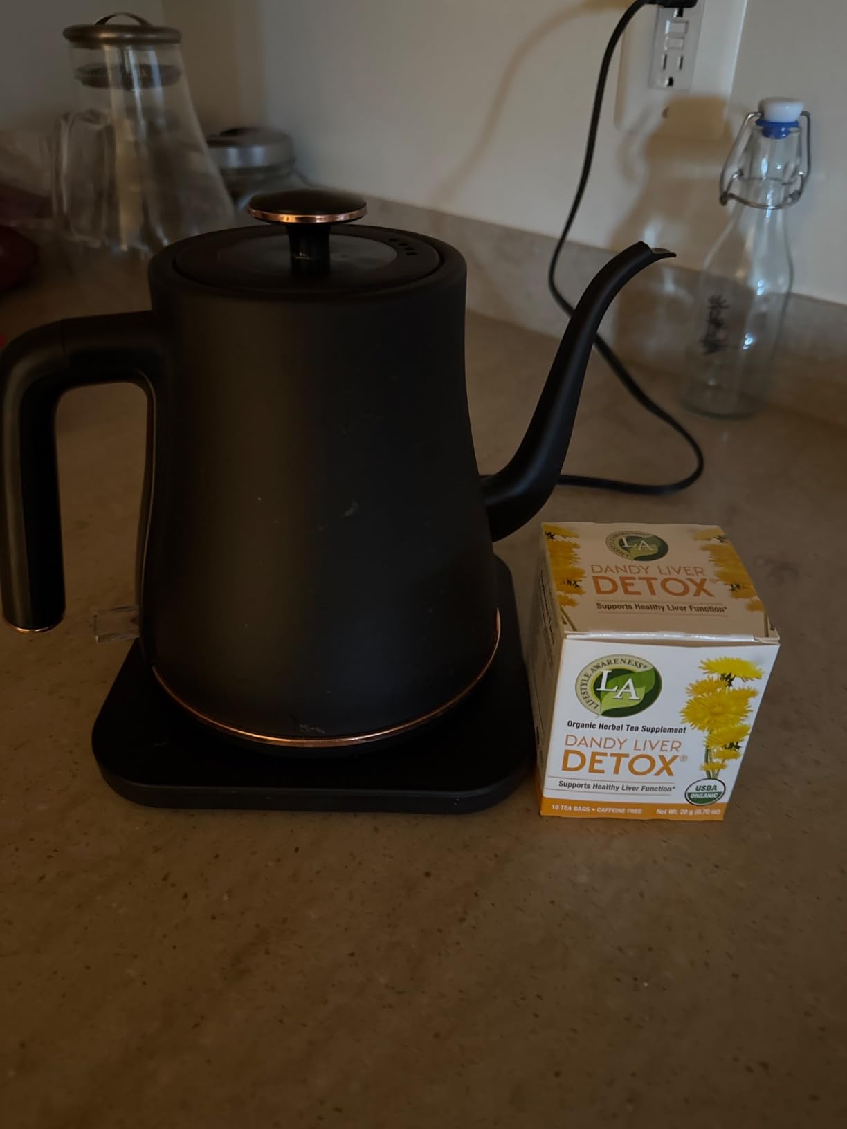 Stariver Gooseneck Electric Kettle, 0.8L Electric Tea Kettle Tea Pot, Pour Over Coffee Kettle with Stainless Steel Inner Lid & Bottom, Water Boiler with Auto Shut Off and Boil Dry Protection, Black customer photo 2