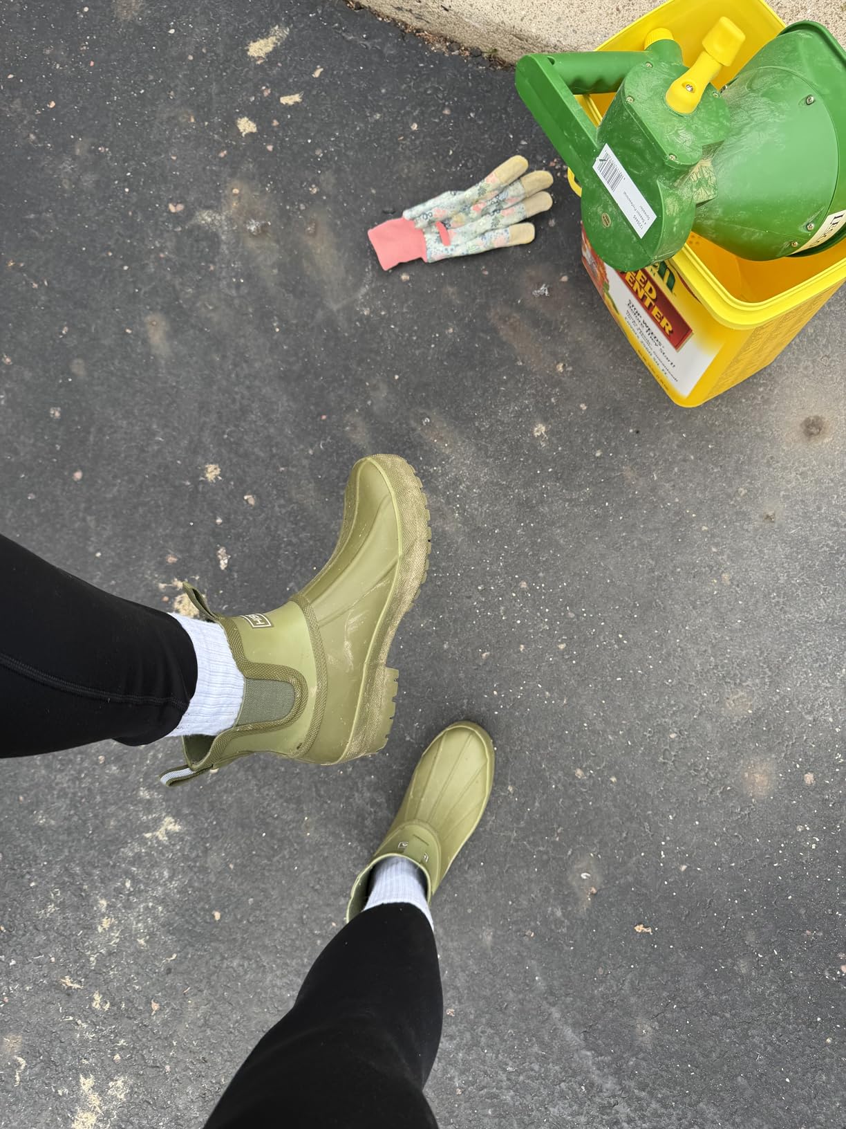 HISEA Women's Duck Chelsea Rain Boots Waterproof Short Garden Boot Outdoor Mud Boots customer photo 1