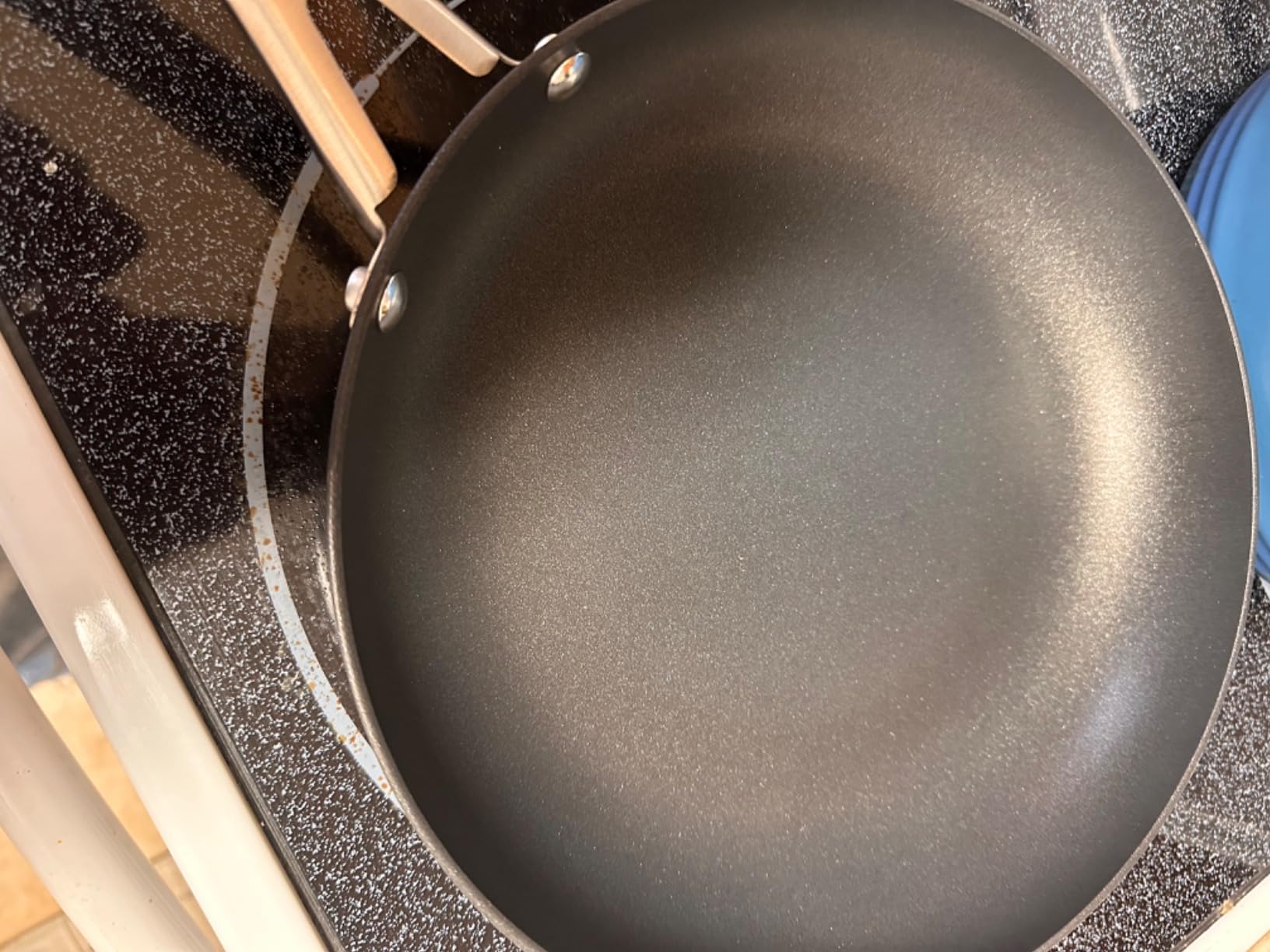 Calphalon® Hard-Anodized Nonstick 8