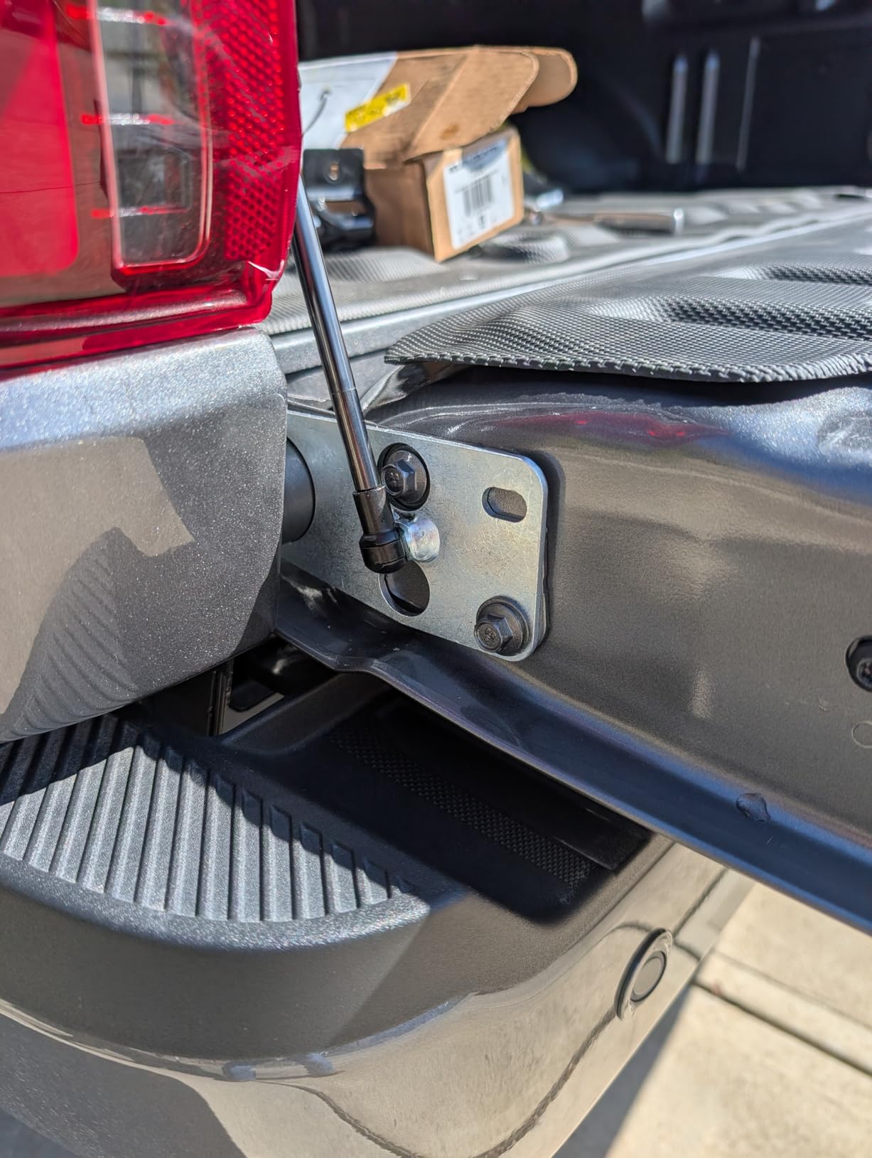Rough Country Tailgate Assist for Ford F-150/F-250/F-350 Super Duty Truck 2WD/4WD (2015-2026) - Smooth, Safe & Controlled Tailgate Lowering customer photo 2