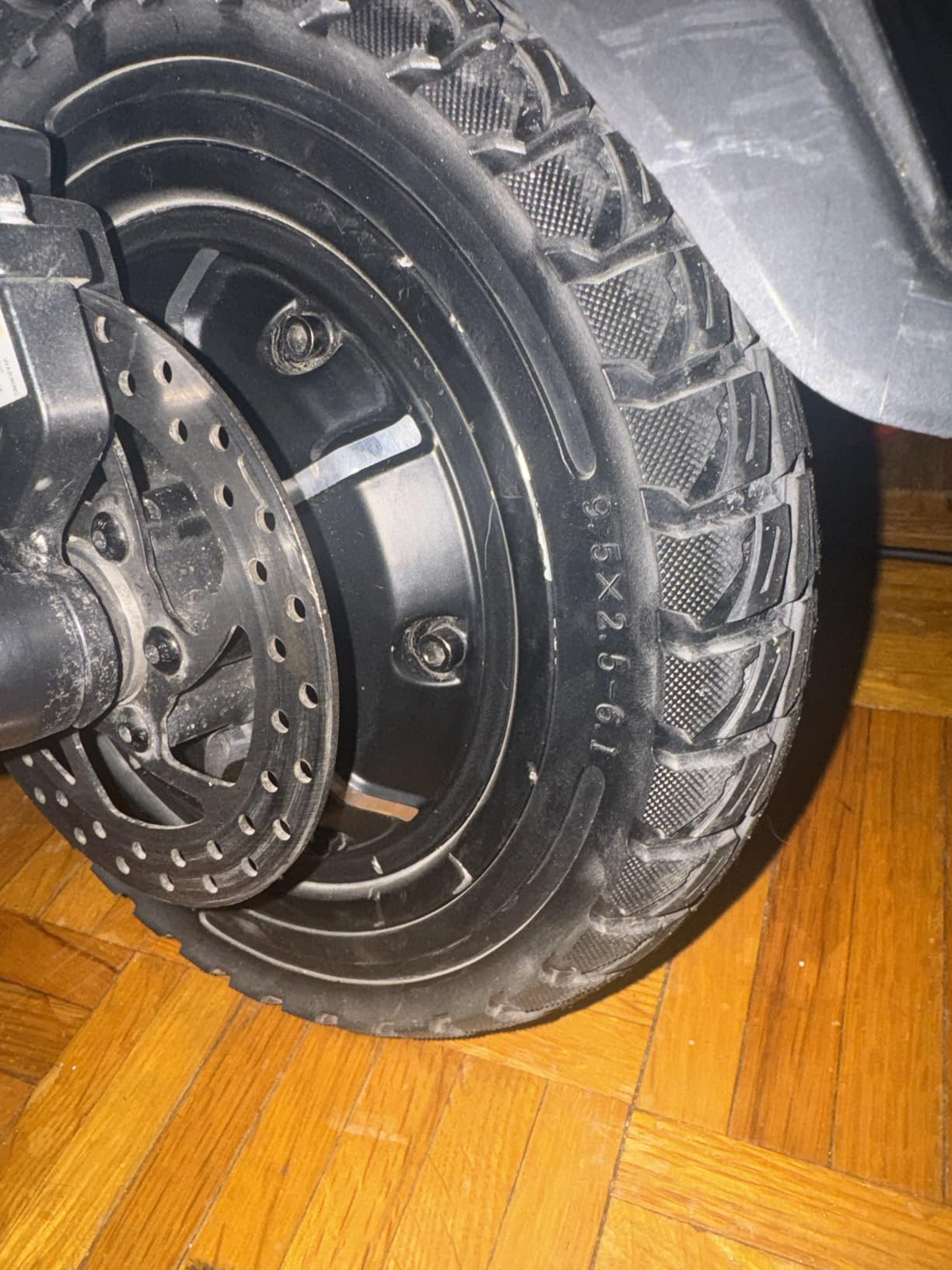 TOCBEUU (2PCS)9.5x2.5-6.1 Solid Tires for Electric Scooter, Off-Road Replacement Wheels, Tubeless Rubber Tyre for NIU KQi3 Pro/Max/Sport Electric Scooter- Black customer photo 2