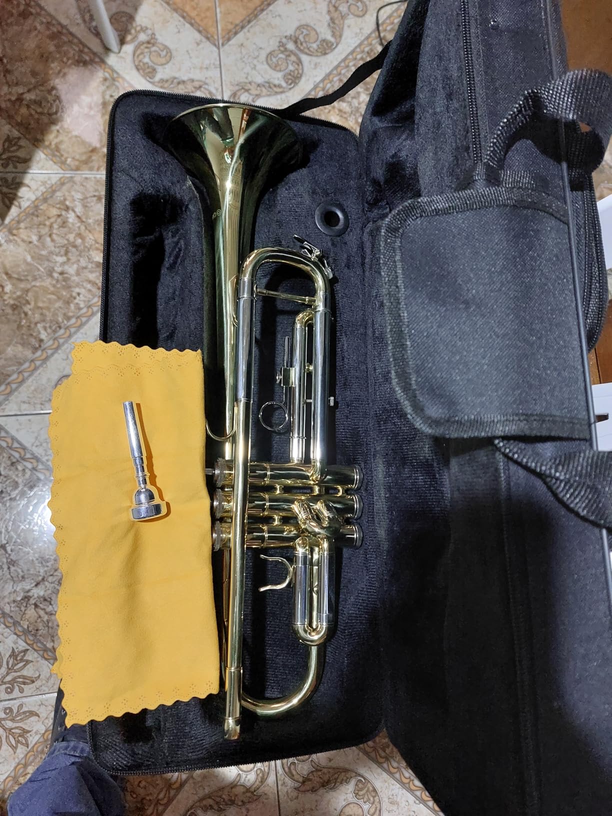 CAHAYA Bb Trumpet Instrument Brass Student Trumpet Trompeta Set Gold | Includes hard case, 7C mouthpiece & gloves. Standard brass trumpet instrument for beginner and advanced students. customer photo 1