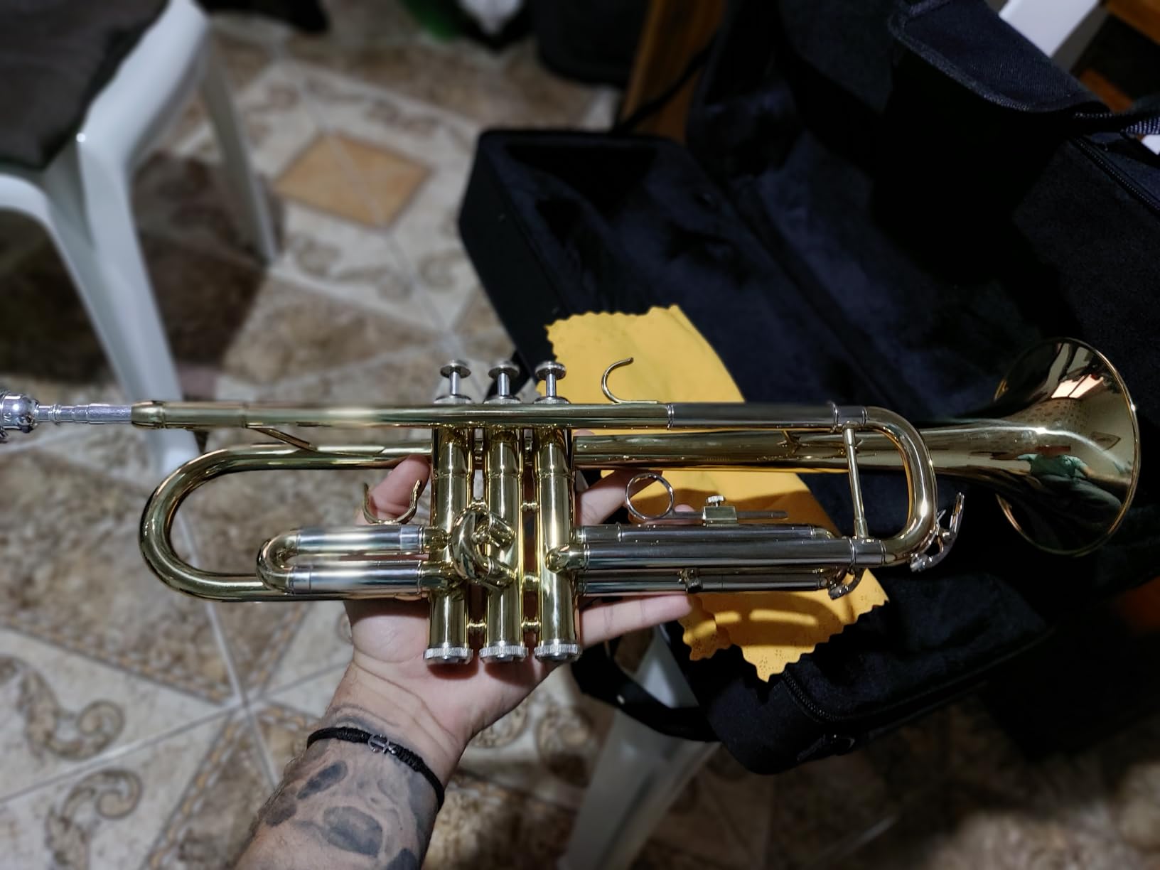 CAHAYA Bb Trumpet Instrument Brass Student Trumpet Trompeta Set Gold | Includes hard case, 7C mouthpiece & gloves. Standard brass trumpet instrument for beginner and advanced students. customer photo 2