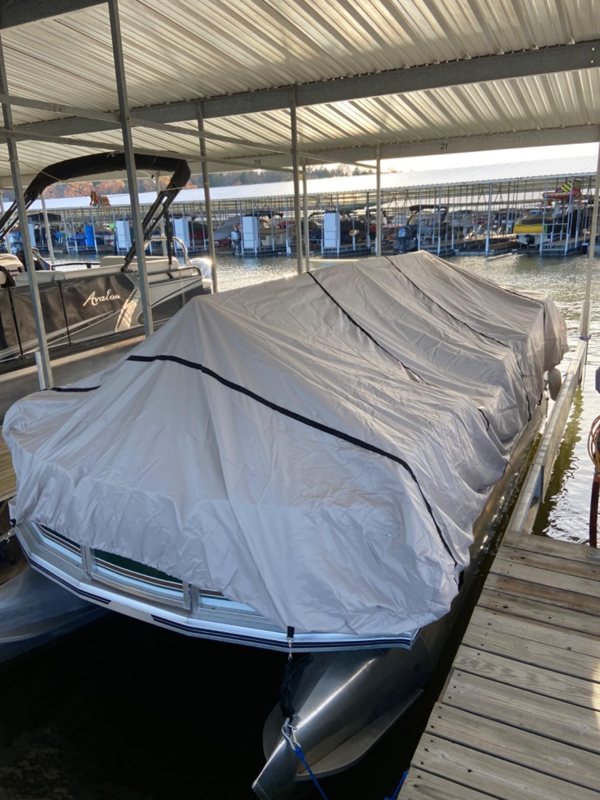 Pontoon Boat Cover, 1200D Heavy Duty Waterproof Pontoon Cover with Motor Cover and Windproof Adjustable Metal Hook, 21-24 ft, Black customer photo 2
