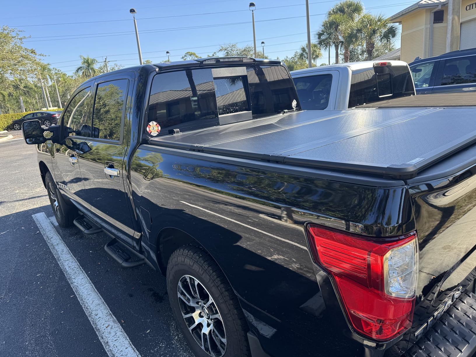 YITAMOTOR FRP Hard Tri Fold Truck Bed Tonneau Cover Fits for Nissan Titan with Utili-Track System 2017-2024, Fleetside 5.5 ft Bed w/o Titan Box customer photo 1