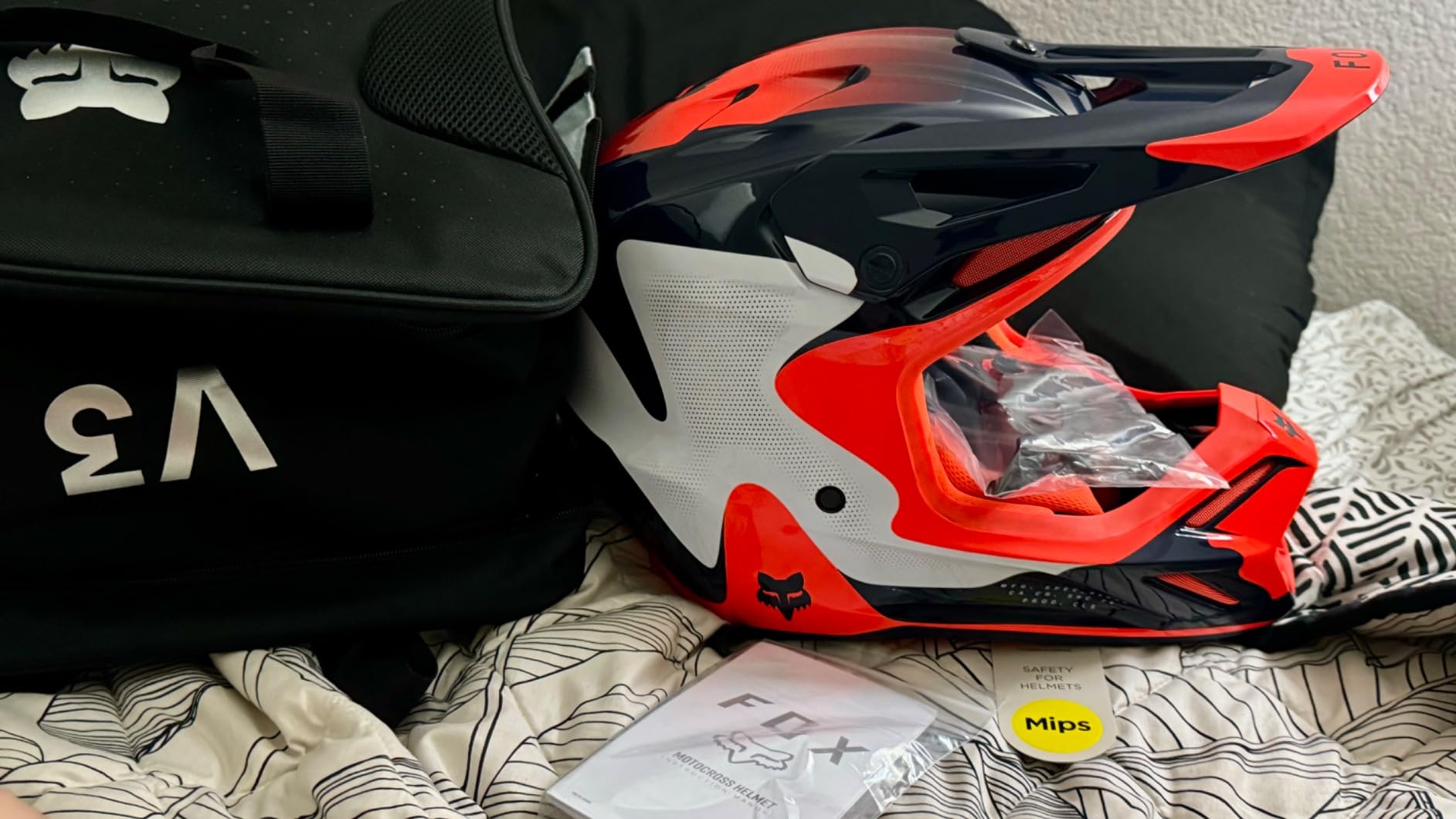 Fox Racing Unisex V3 Motocross Dirt Bike Helmet customer photo 2