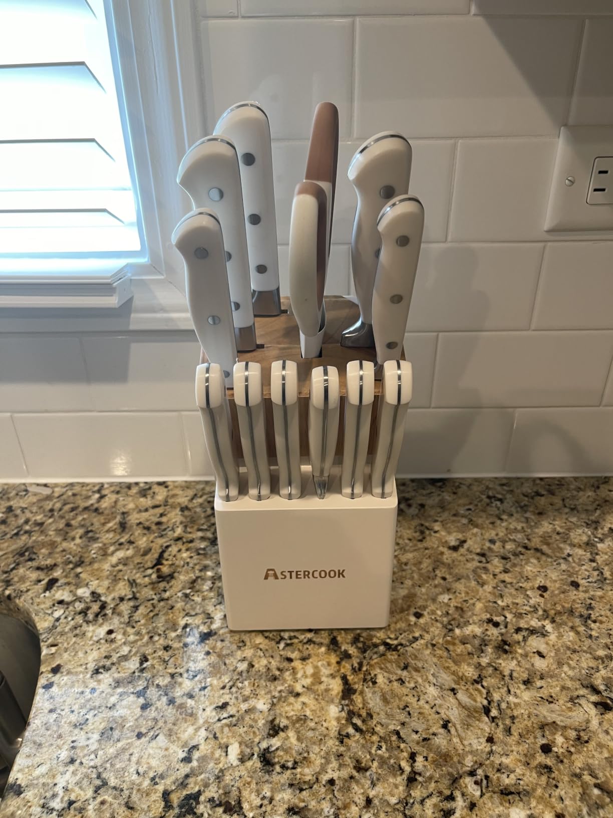 Astercook Kitchen Knife Set with Block 14-Piece Full Tang Stainless Steel Knives with Sharpener Dishwasher Safe and Anti-Slip Ergonomic Handle Utensils Set customer photo 1