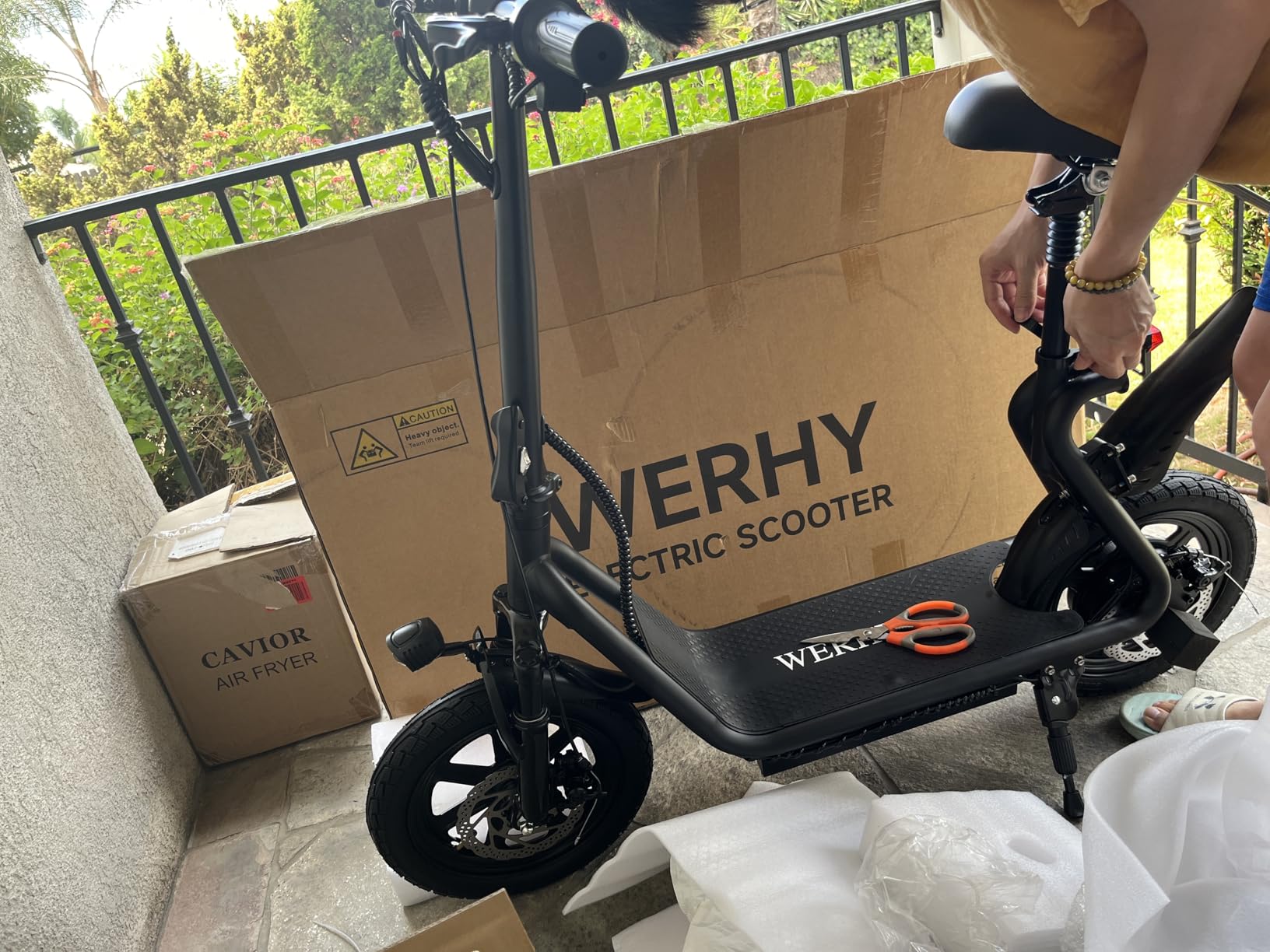 Electric Scooter with Seat, 500W Motor, 22 MPH & 21 Miles Range, 10 Inch Solid Tires, Front Suspension, Foldable Commuter E-Scooter with LCD Display, Dual Braking & Detachable Seat and Basket customer photo 1