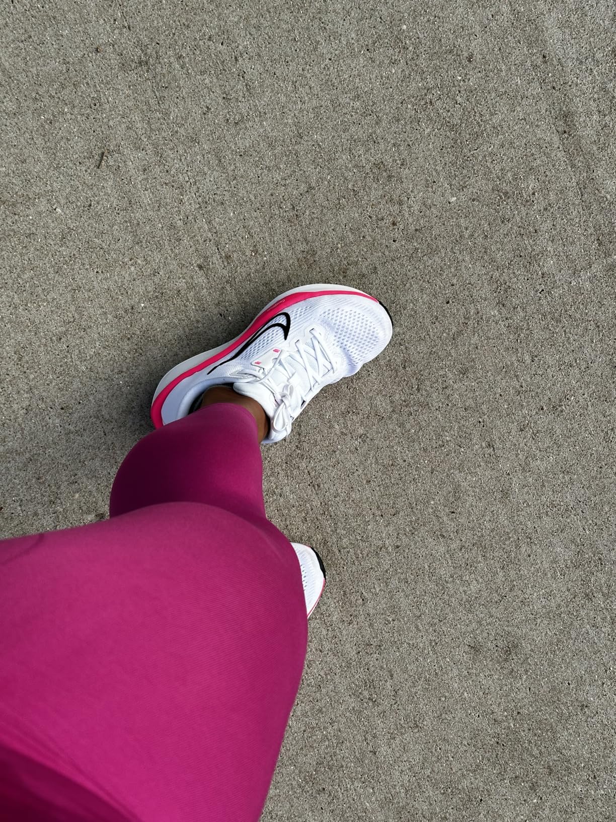 Nike Women's Quest 6 Road Running Shoes customer photo 2